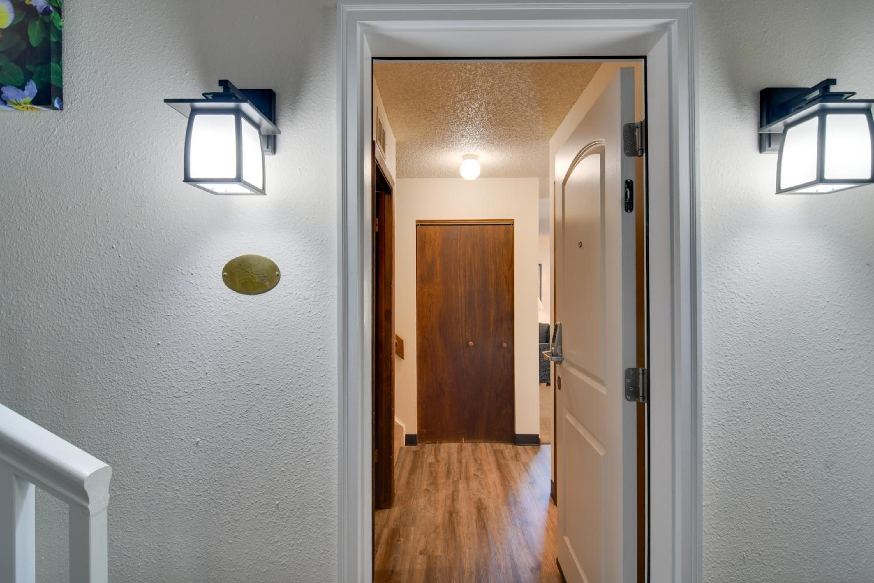 Walk to Ski Shuttle! Ideal Winter Park Base Camp