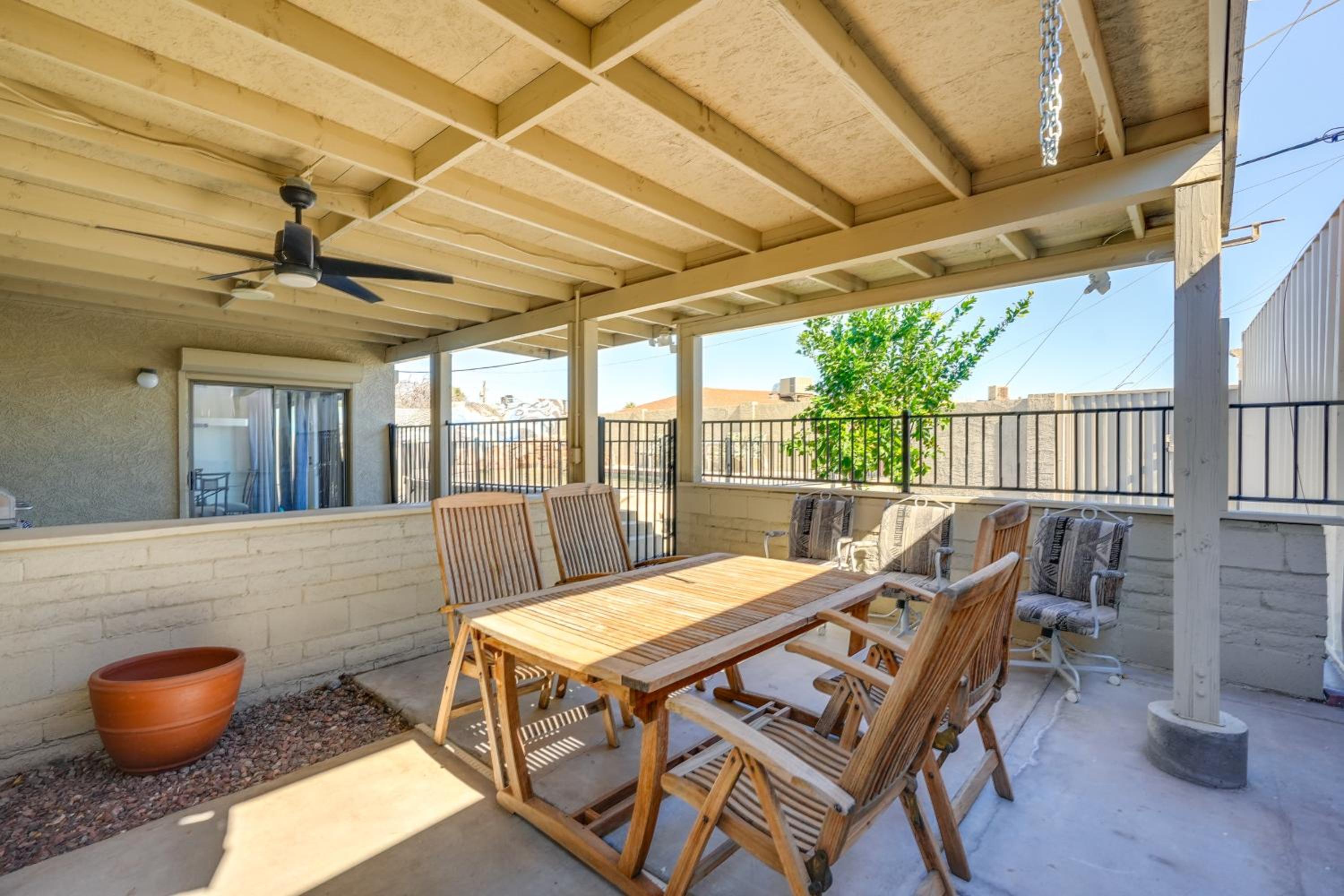 Private Pool and Patio! Home 8 Mi to Dtwn Phoenix