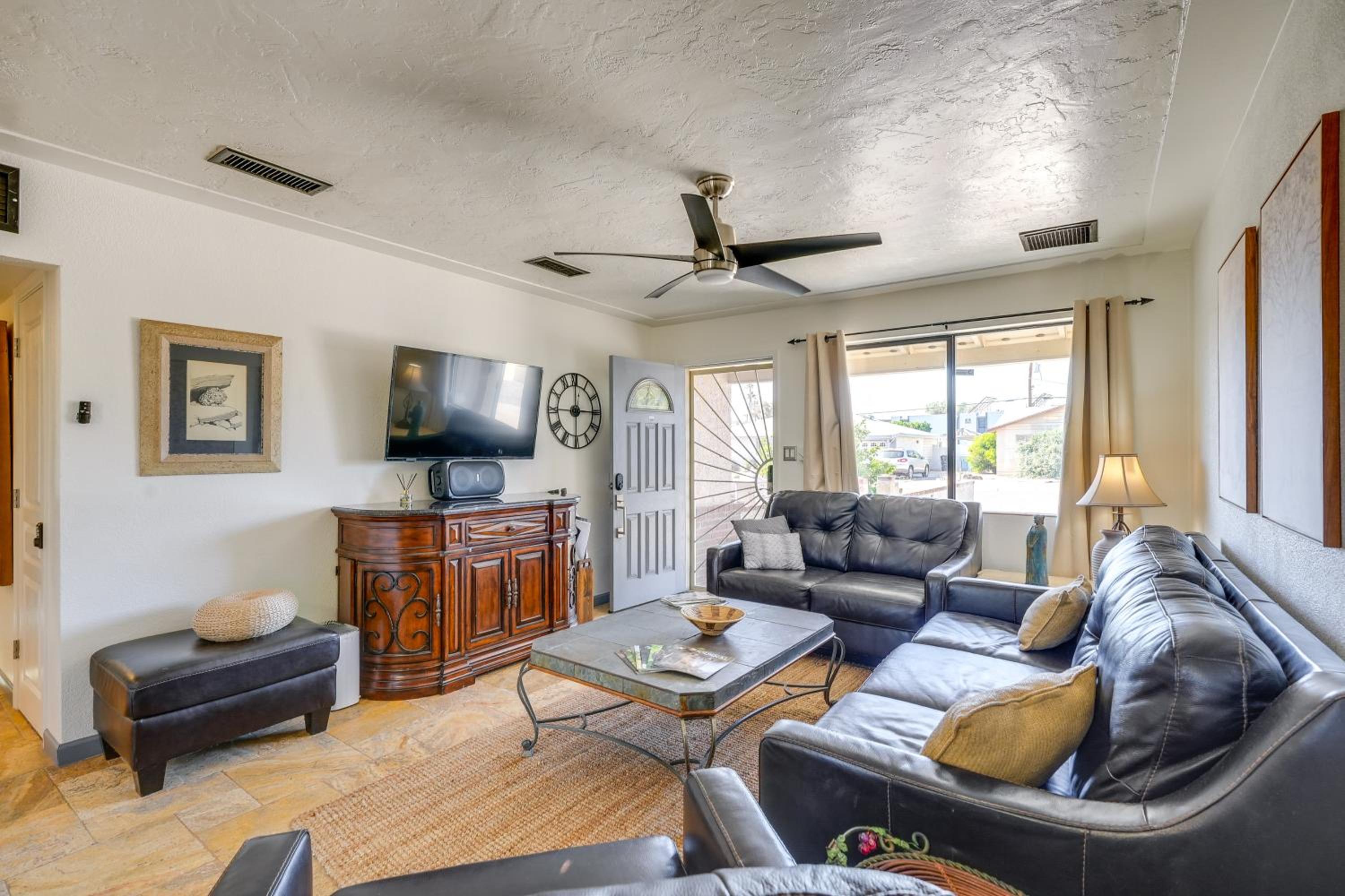 Private Pool and Patio! Home 8 Mi to Dtwn Phoenix
