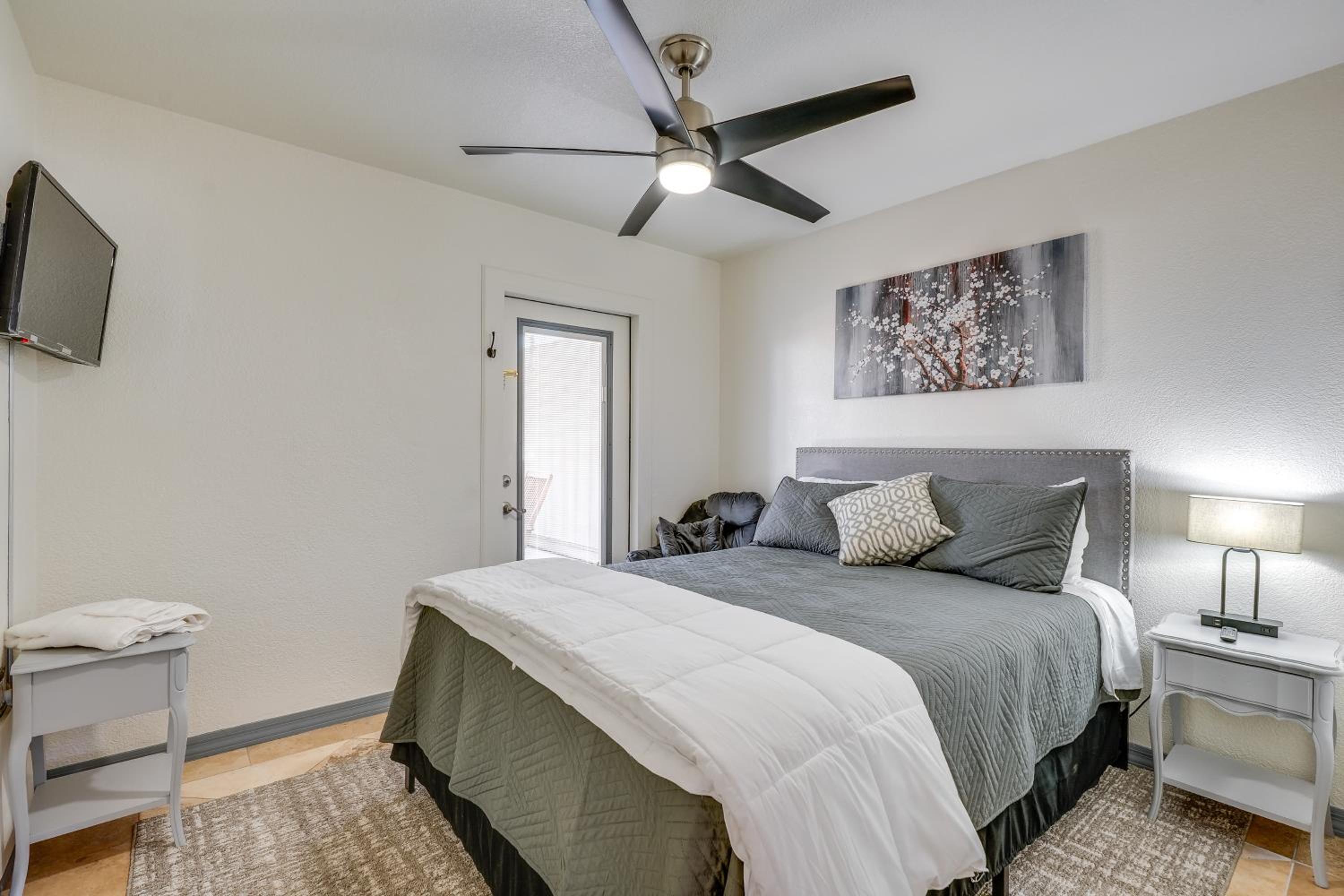 Private Pool and Patio! Home 8 Mi to Dtwn Phoenix