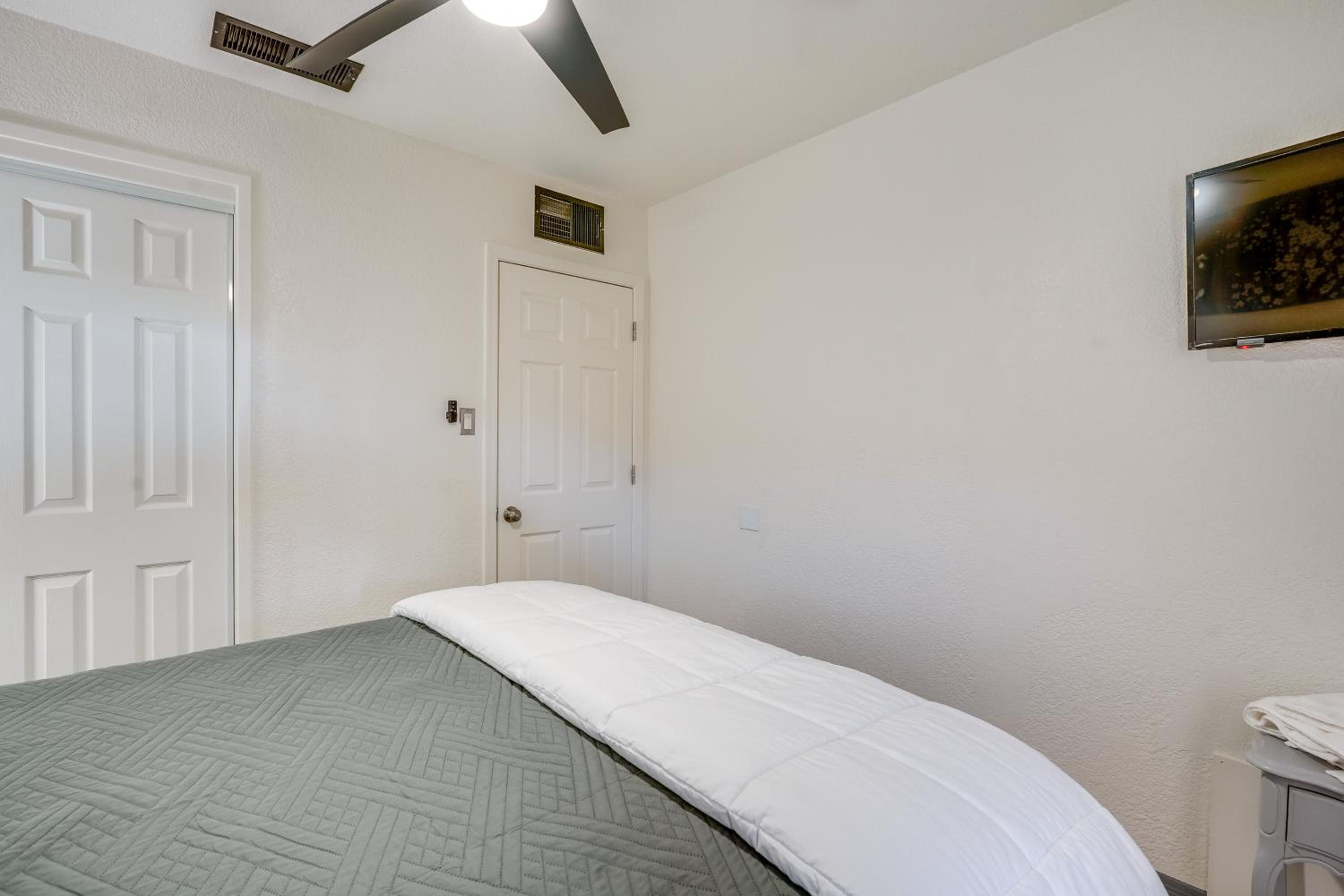 Private Pool and Patio! Home 8 Mi to Dtwn Phoenix