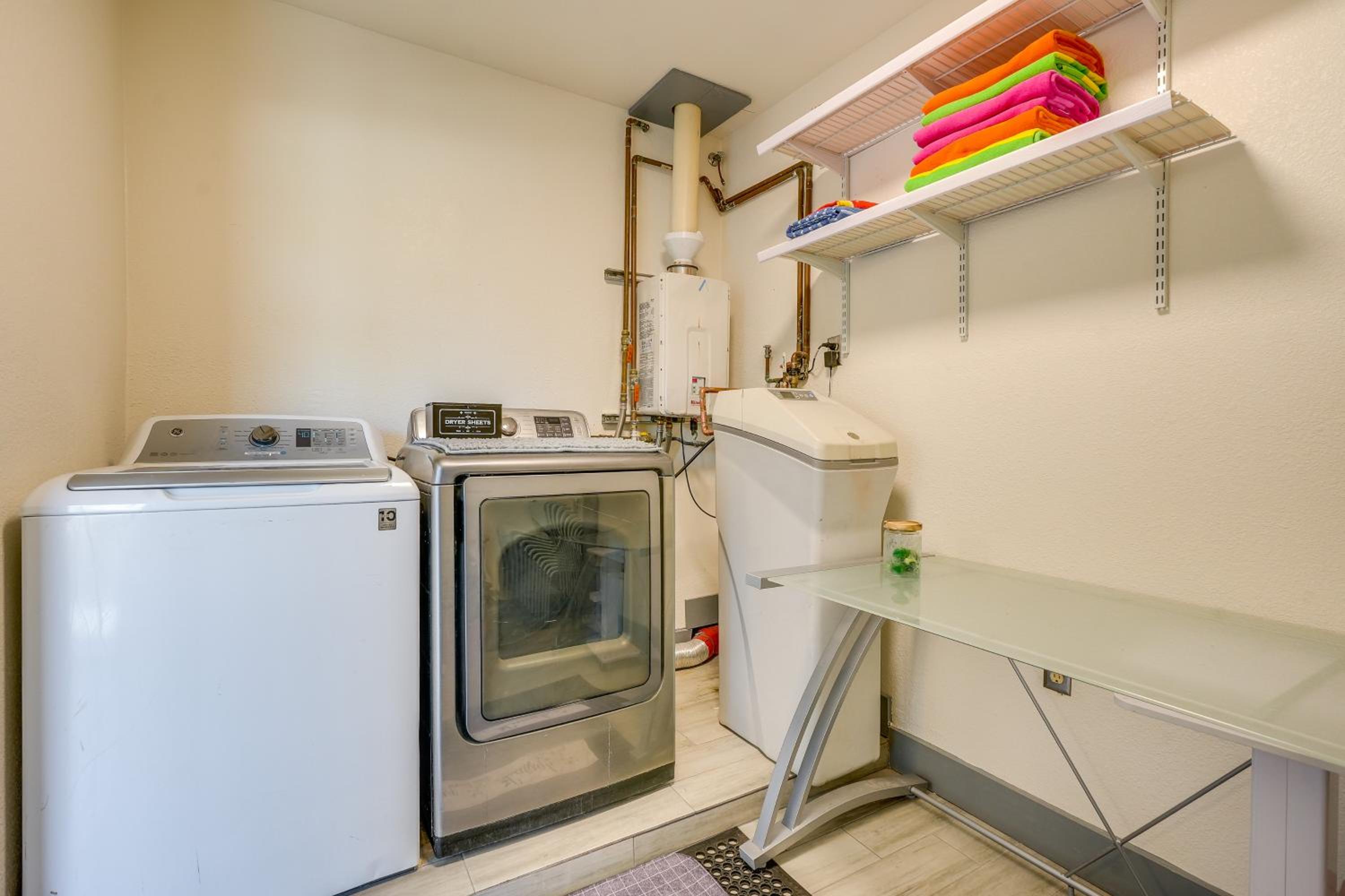 Private Pool and Patio! Home 8 Mi to Dtwn Phoenix