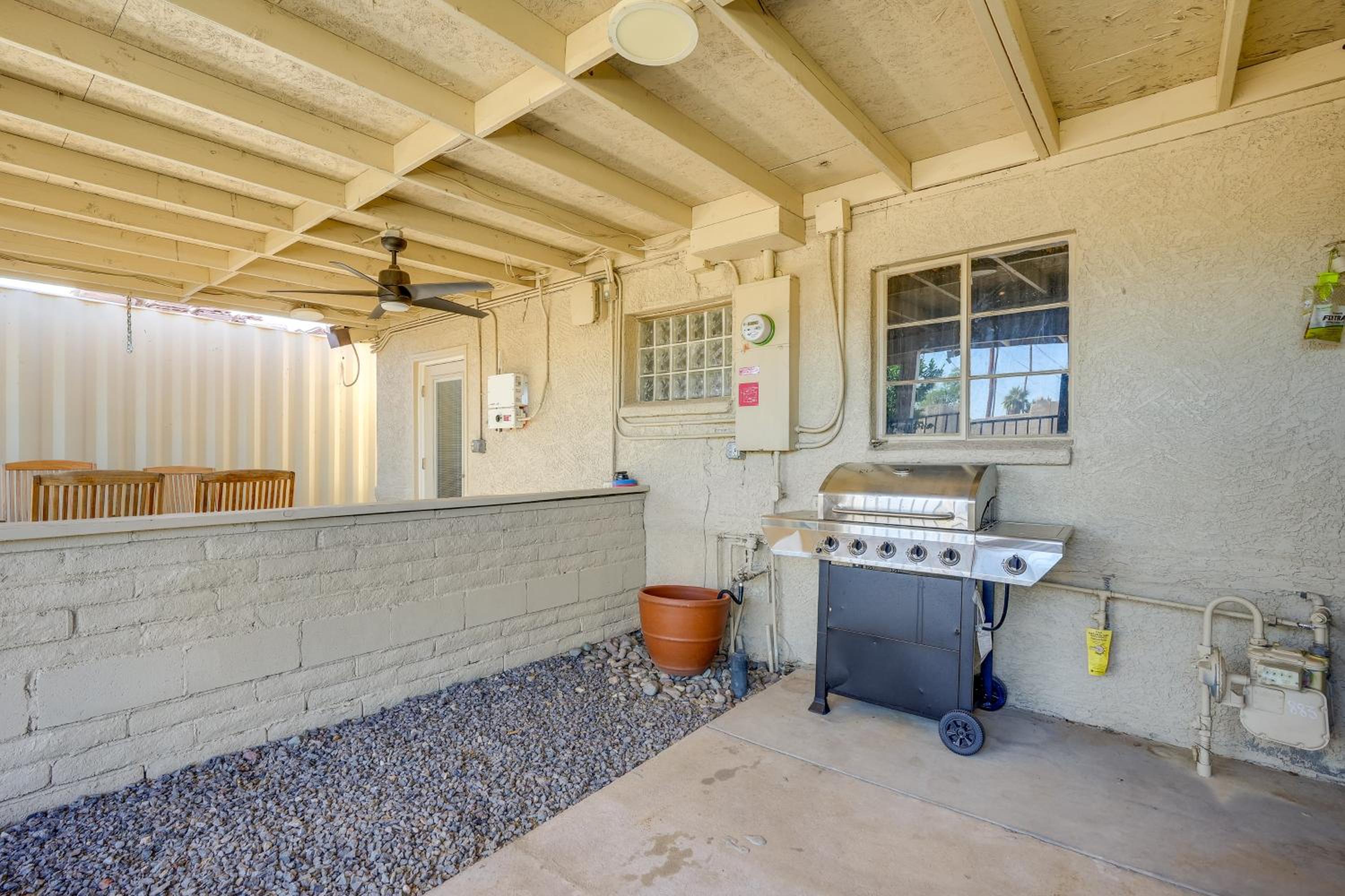 Private Pool and Patio! Home 8 Mi to Dtwn Phoenix