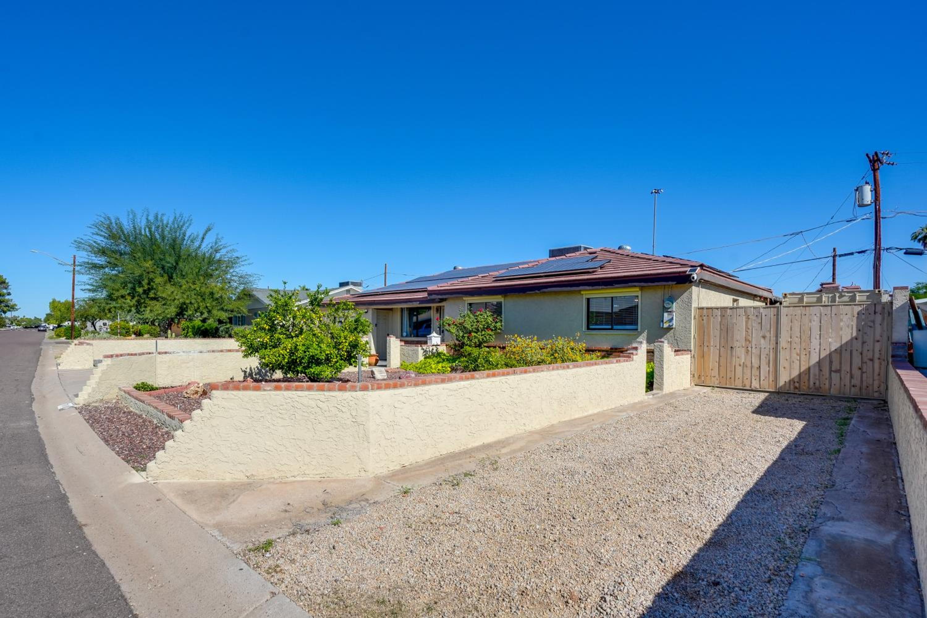 Private Pool and Patio! Home 8 Mi to Dtwn Phoenix