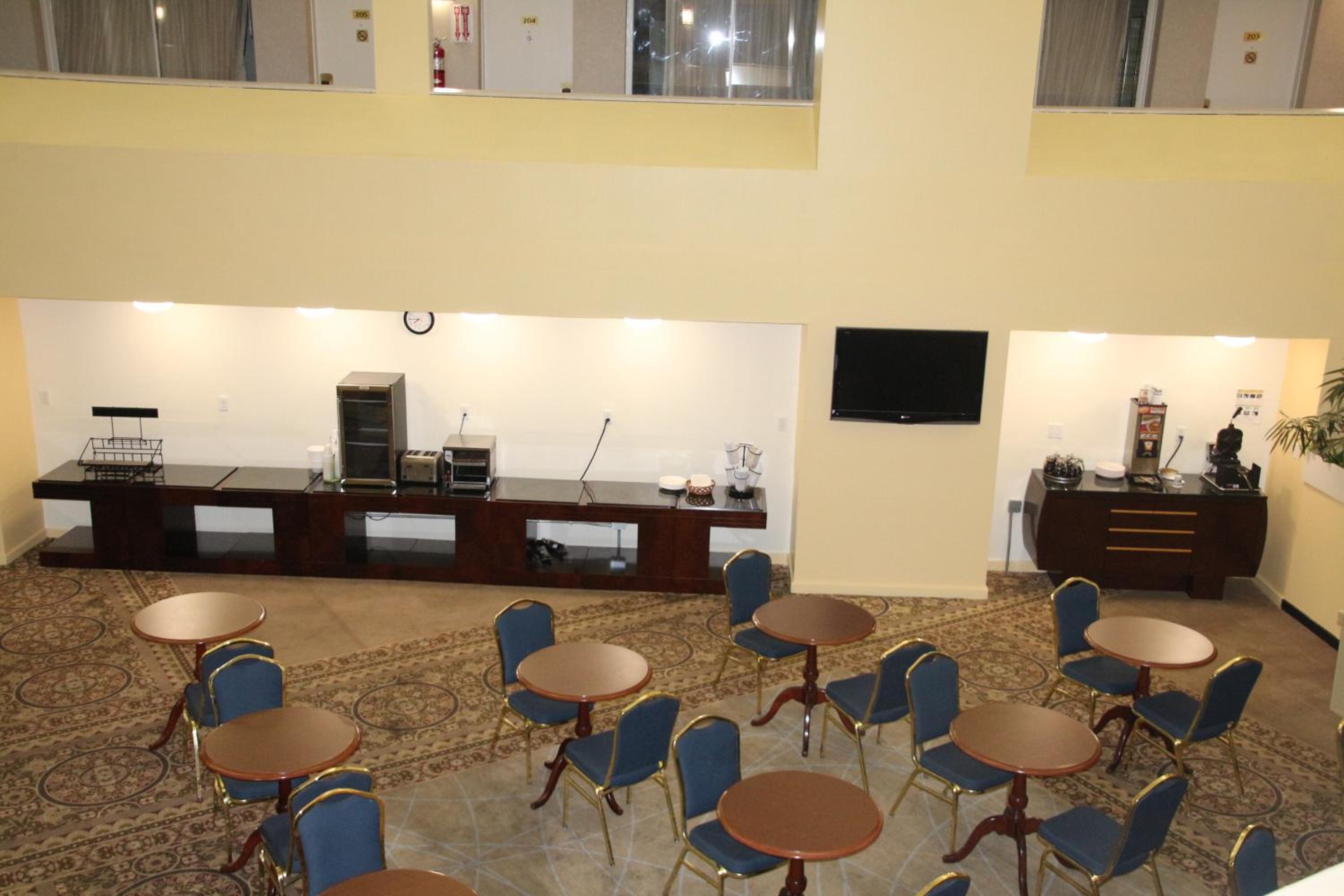 Bedford Vacations - Bedford Plaza Hotel - Boston - Property Image 9