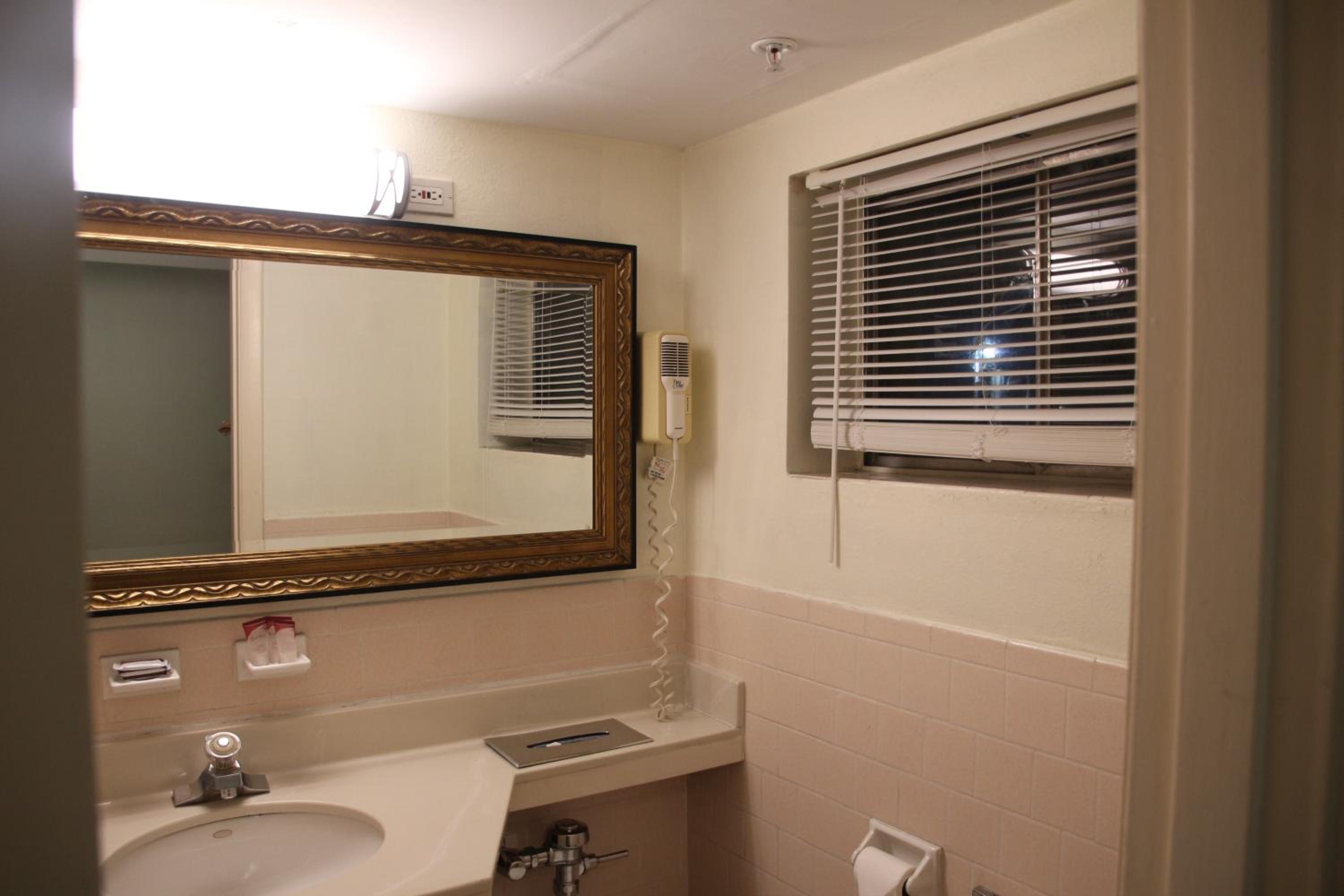 Bedford Vacations - Bedford Plaza Hotel - Boston - Property Image 44