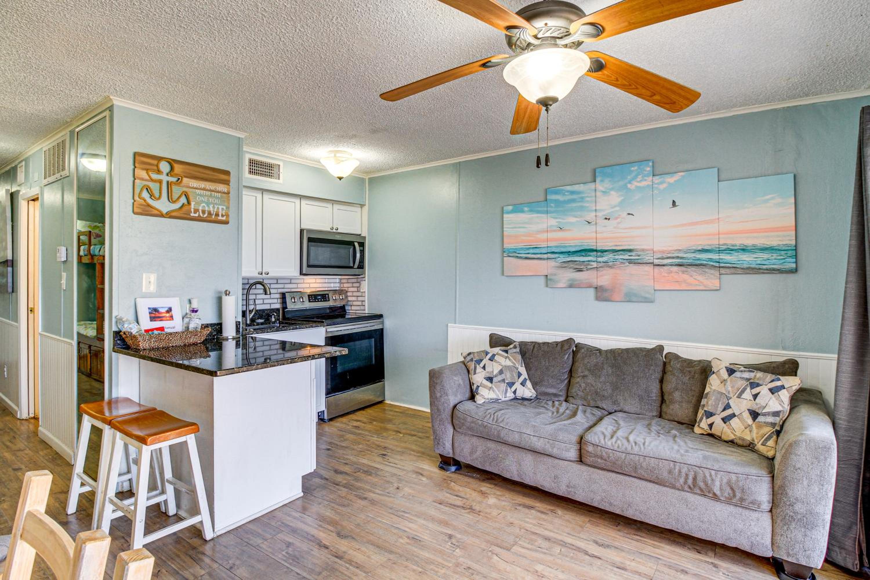 Ocean-View Balcony! North Beach 2nd-Floor Unit