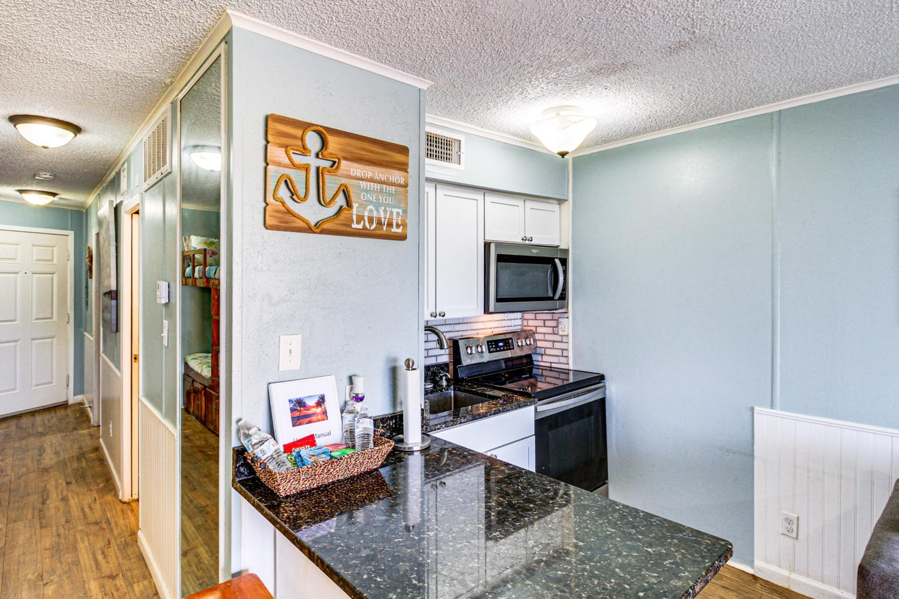 Ocean-View Balcony! North Beach 2nd-Floor Unit