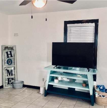 Urban Aquarium Home for 8