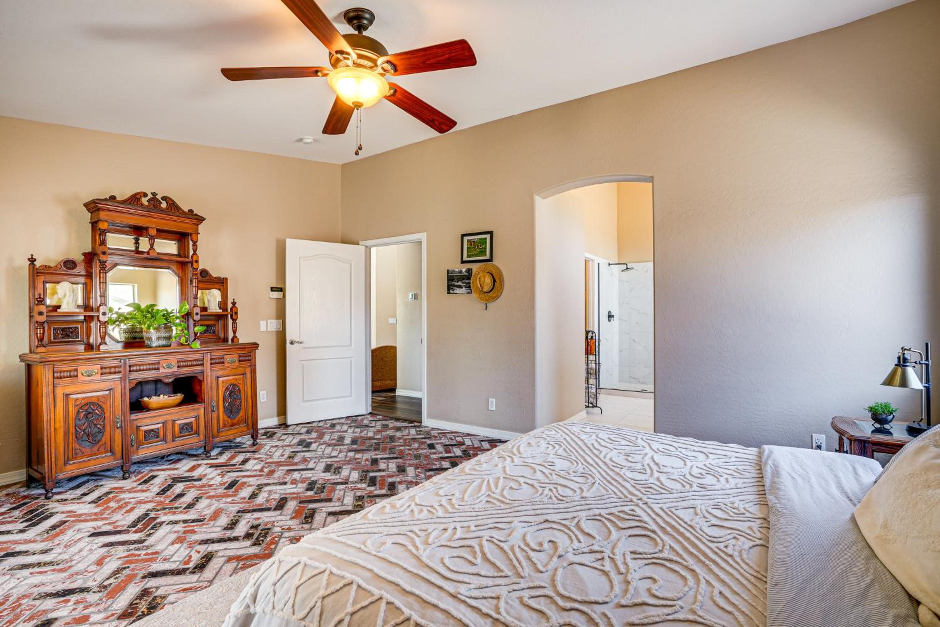 Family-Friendly Oasis 7 Mi to Goodyear Ballpark!