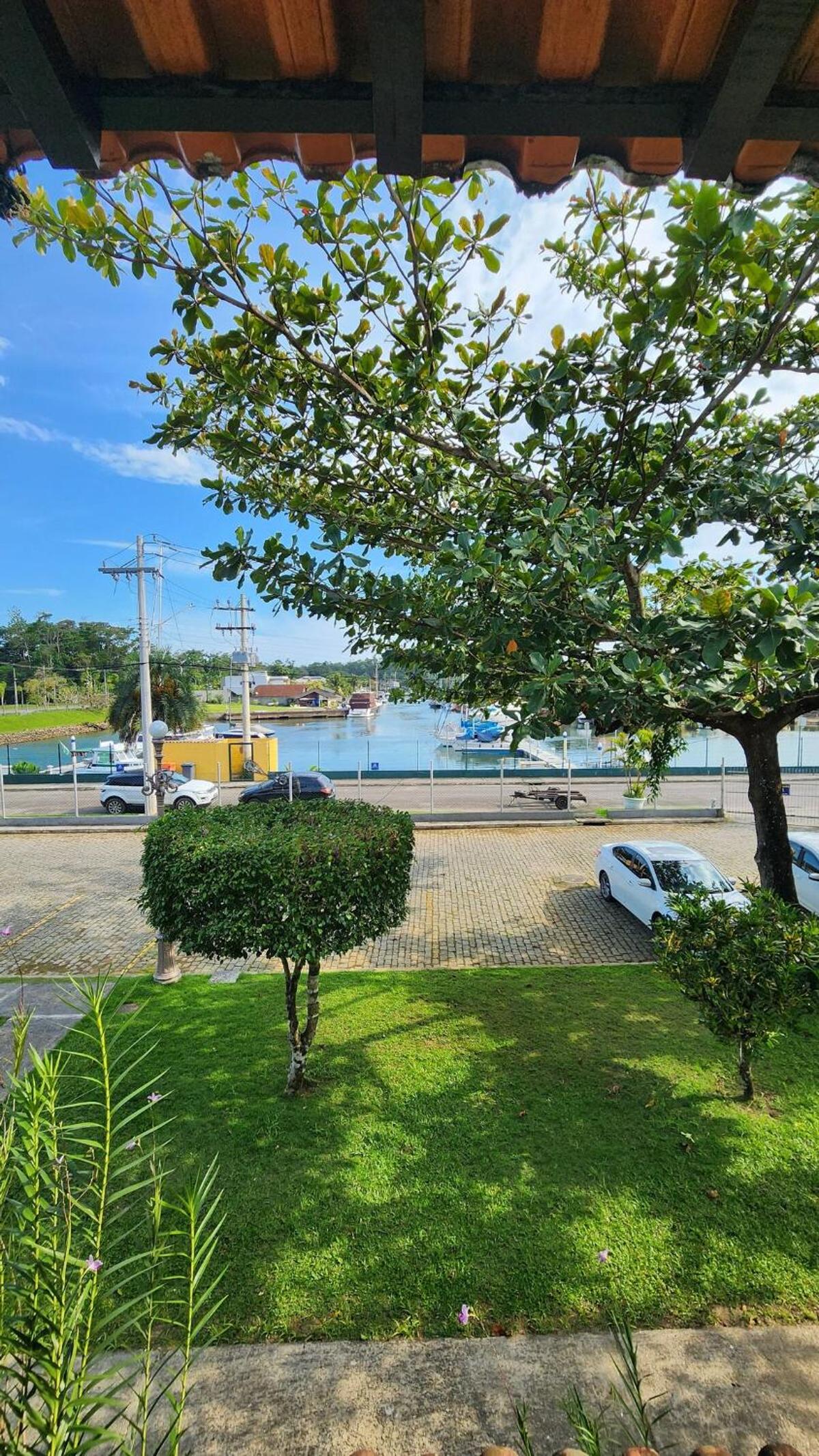 Duplex com Hidro em Condomínio Luxo com 3 Praias