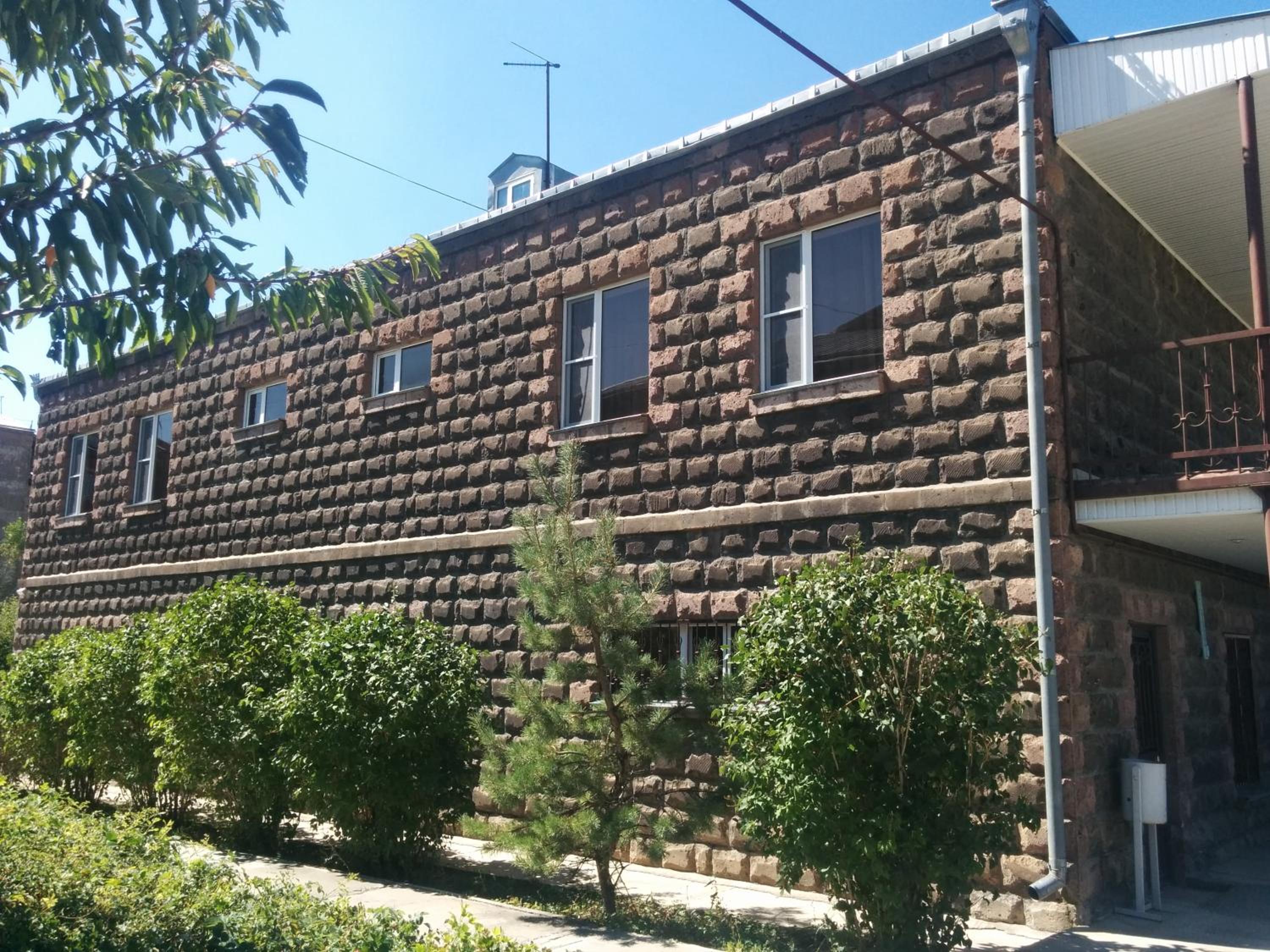 Erazank Hotel