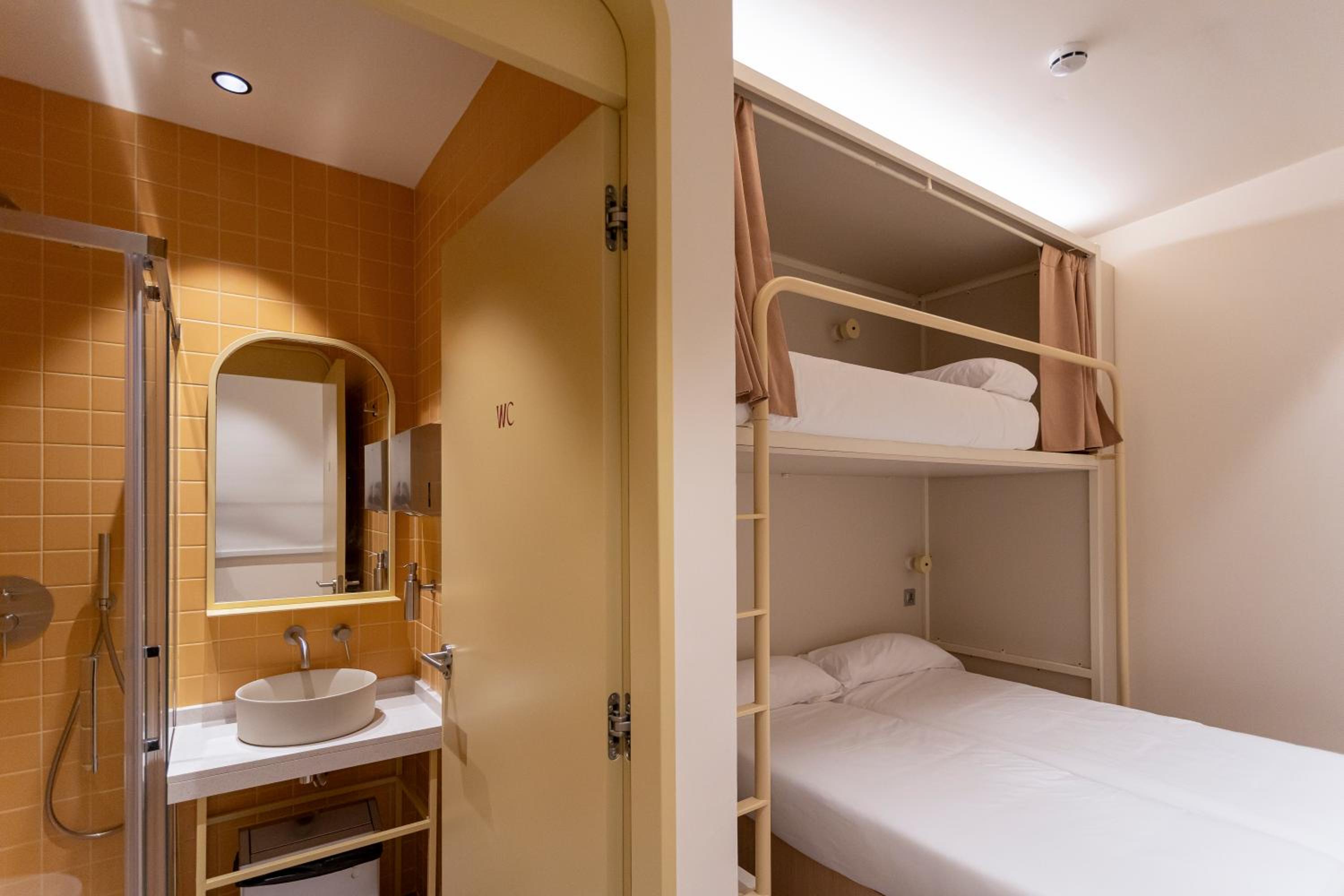 Camila Hostel Valencia