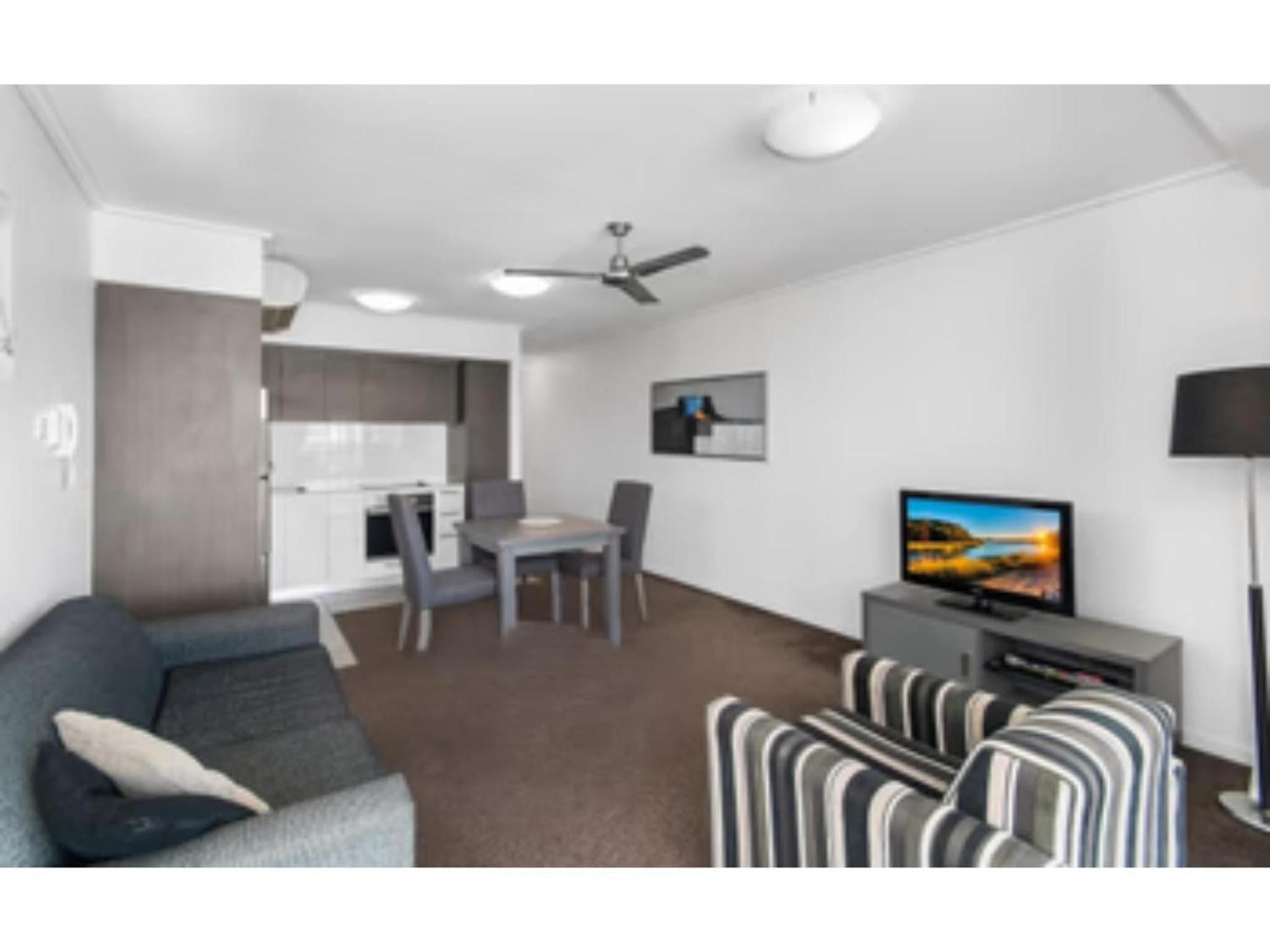 City convenience in Modern Townsville Apartment