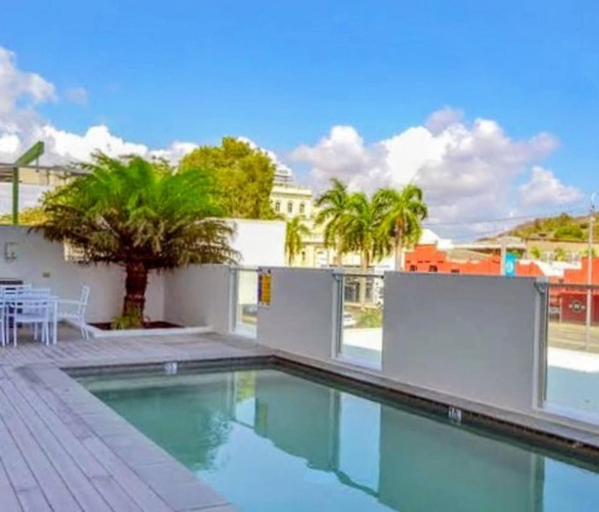 City convenience in Modern Townsville Apartment