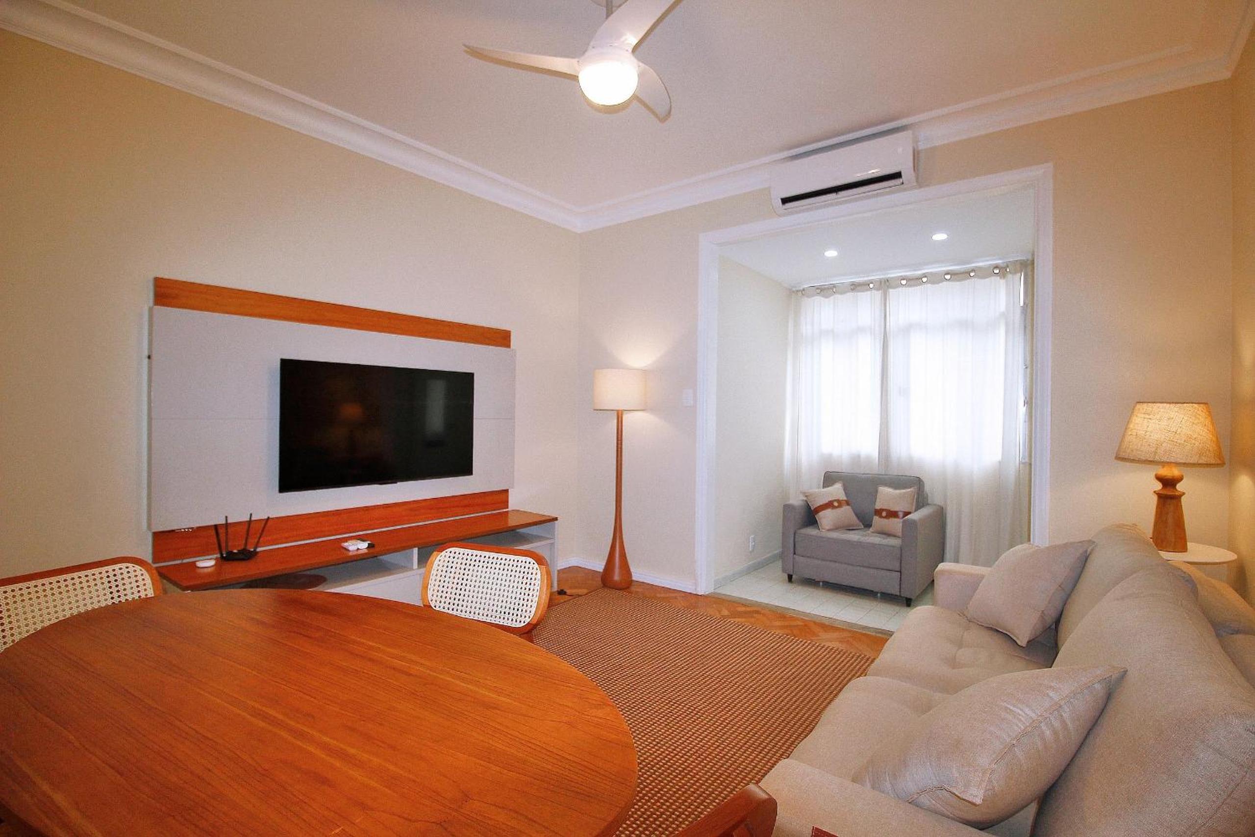 Renovated One-Bedroom Apartment in Copacabana