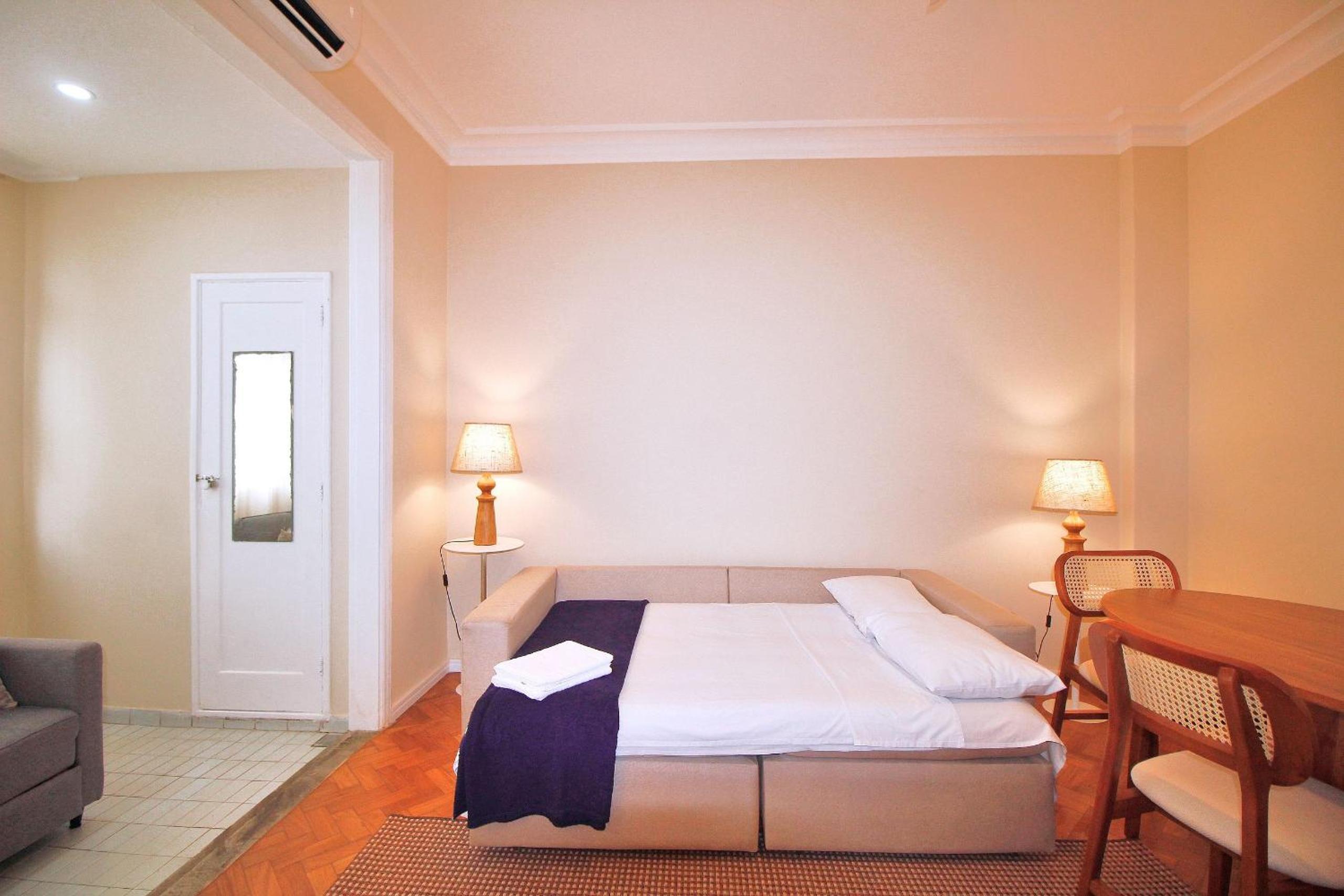 Renovated One-Bedroom Apartment in Copacabana