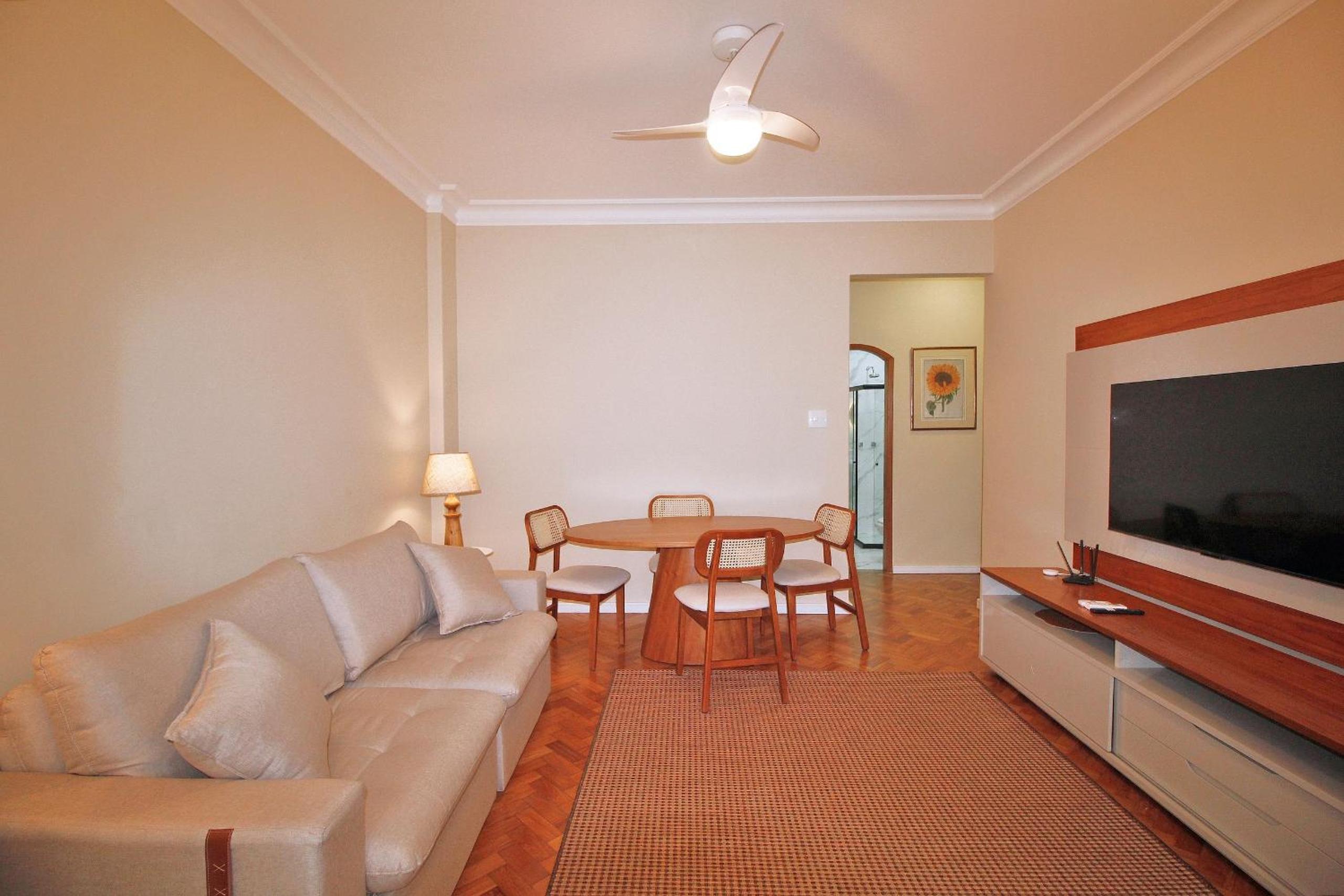 Renovated One-Bedroom Apartment in Copacabana