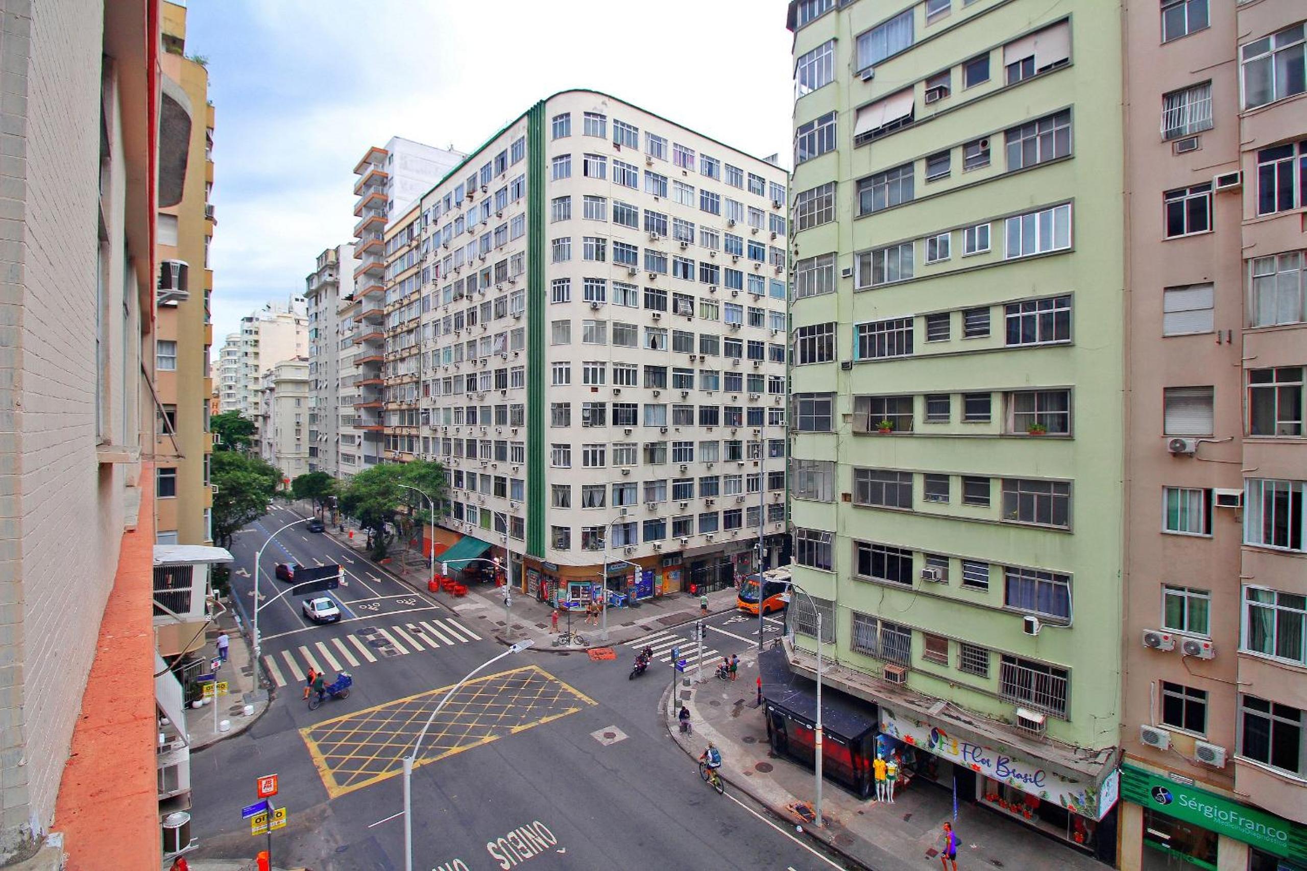Renovated One-Bedroom Apartment in Copacabana