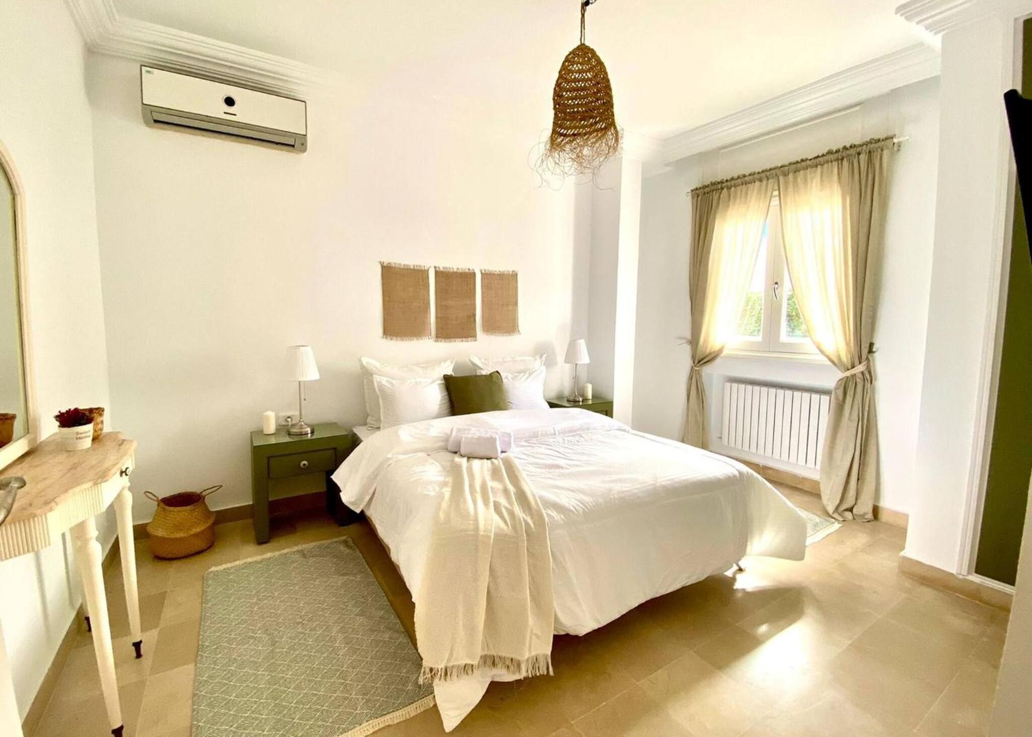 Charming Apartment with Panoramic Views in Historic Carthage