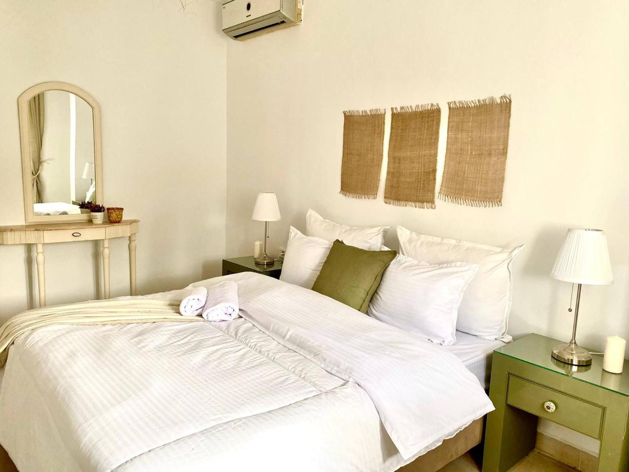 Charming Apartment with Panoramic Views in Historic Carthage