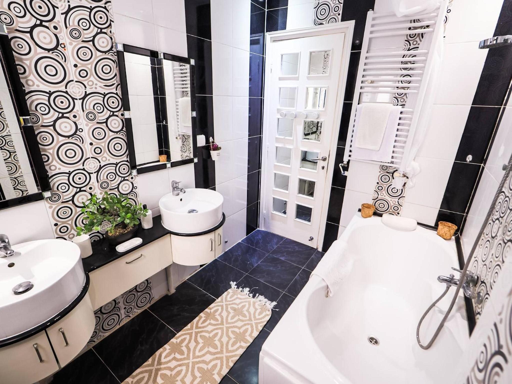 Charming Apartment with Panoramic Views in Historic Carthage