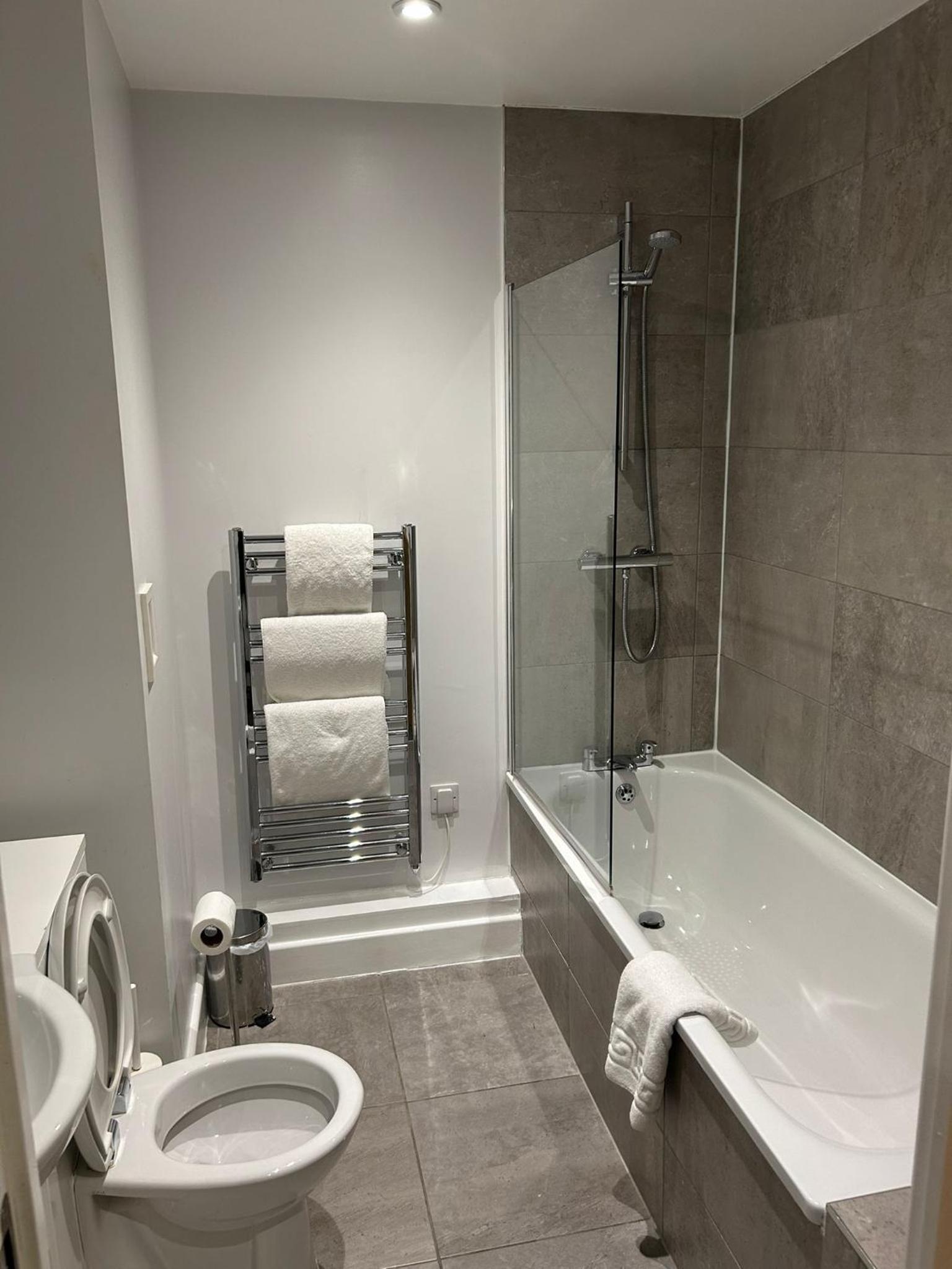Central City Centre Quayside Apartments with Parking, Newcastle-Upon-Tyne