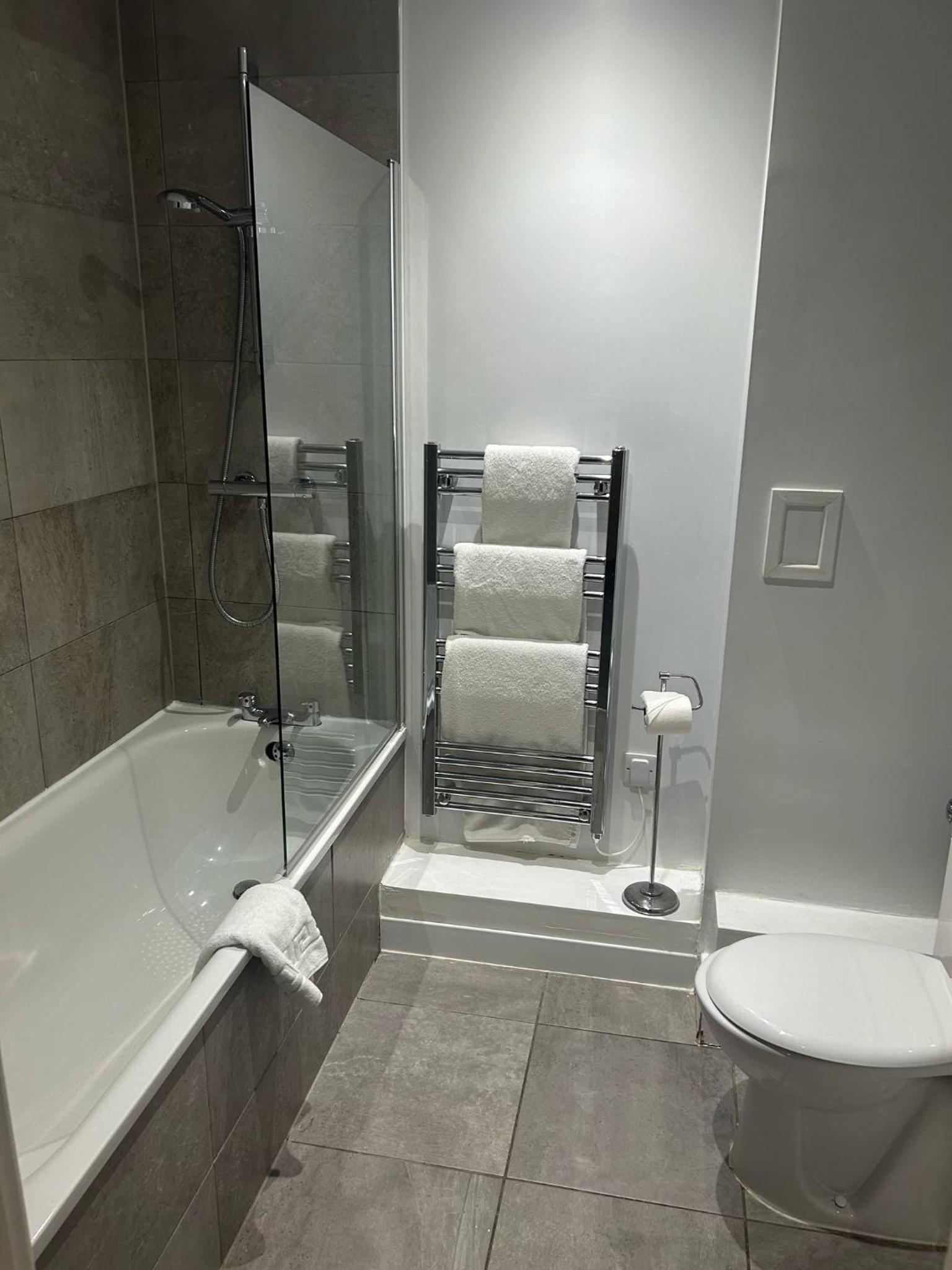 Central City Centre Quayside Apartments with Parking, Newcastle-Upon-Tyne