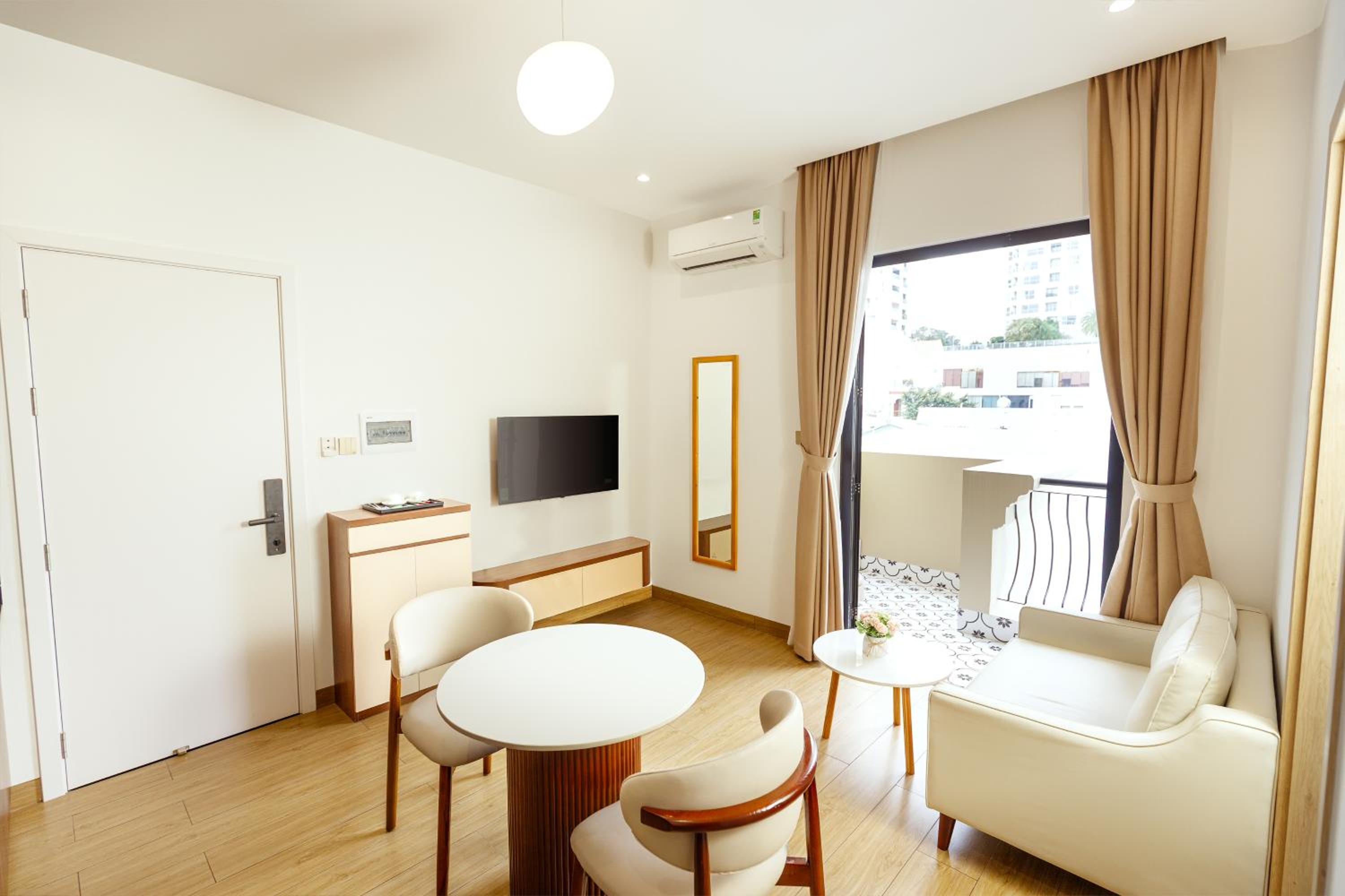 GO VILLA - ApartHotel Thao Dien
