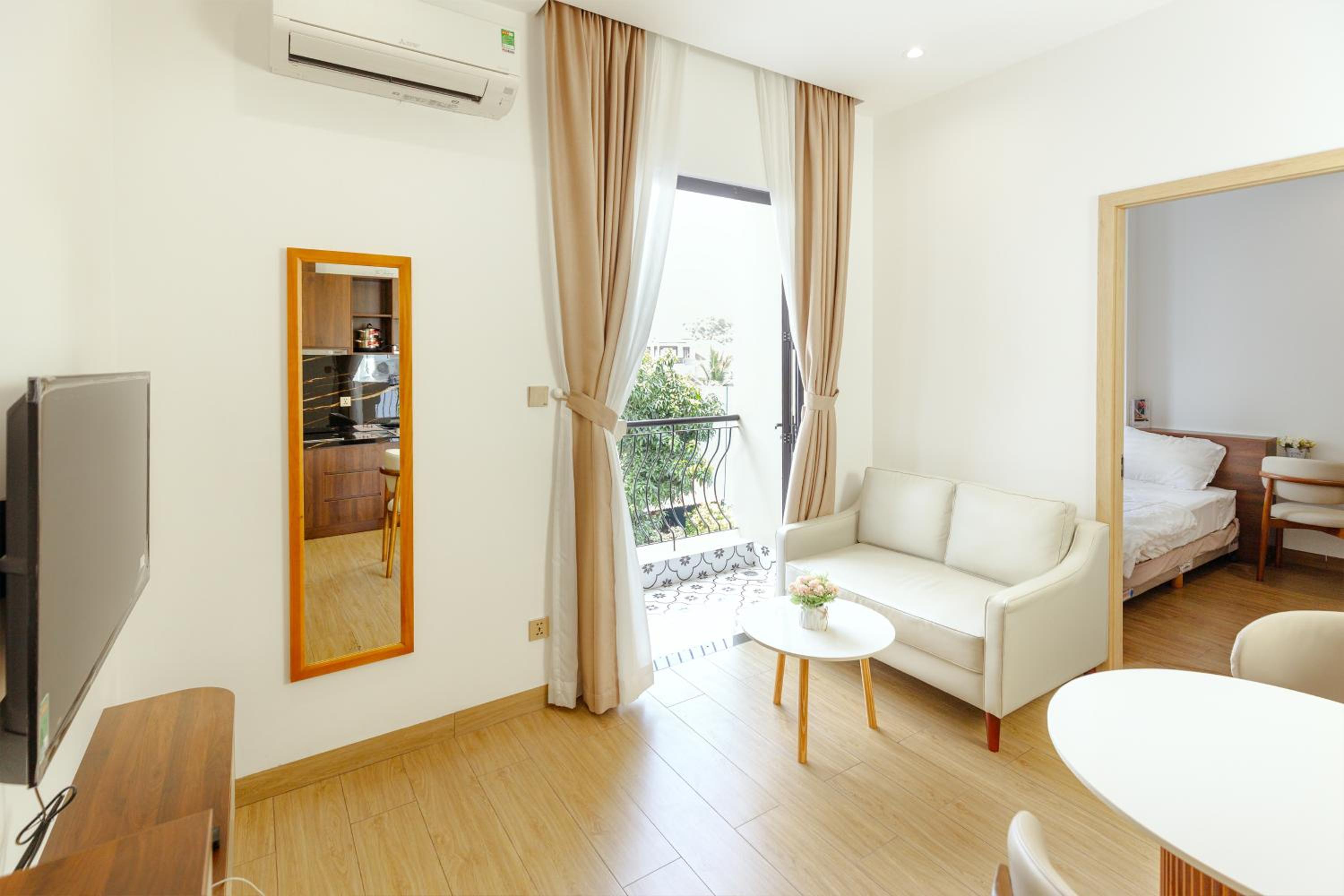 GO VILLA - ApartHotel Thao Dien