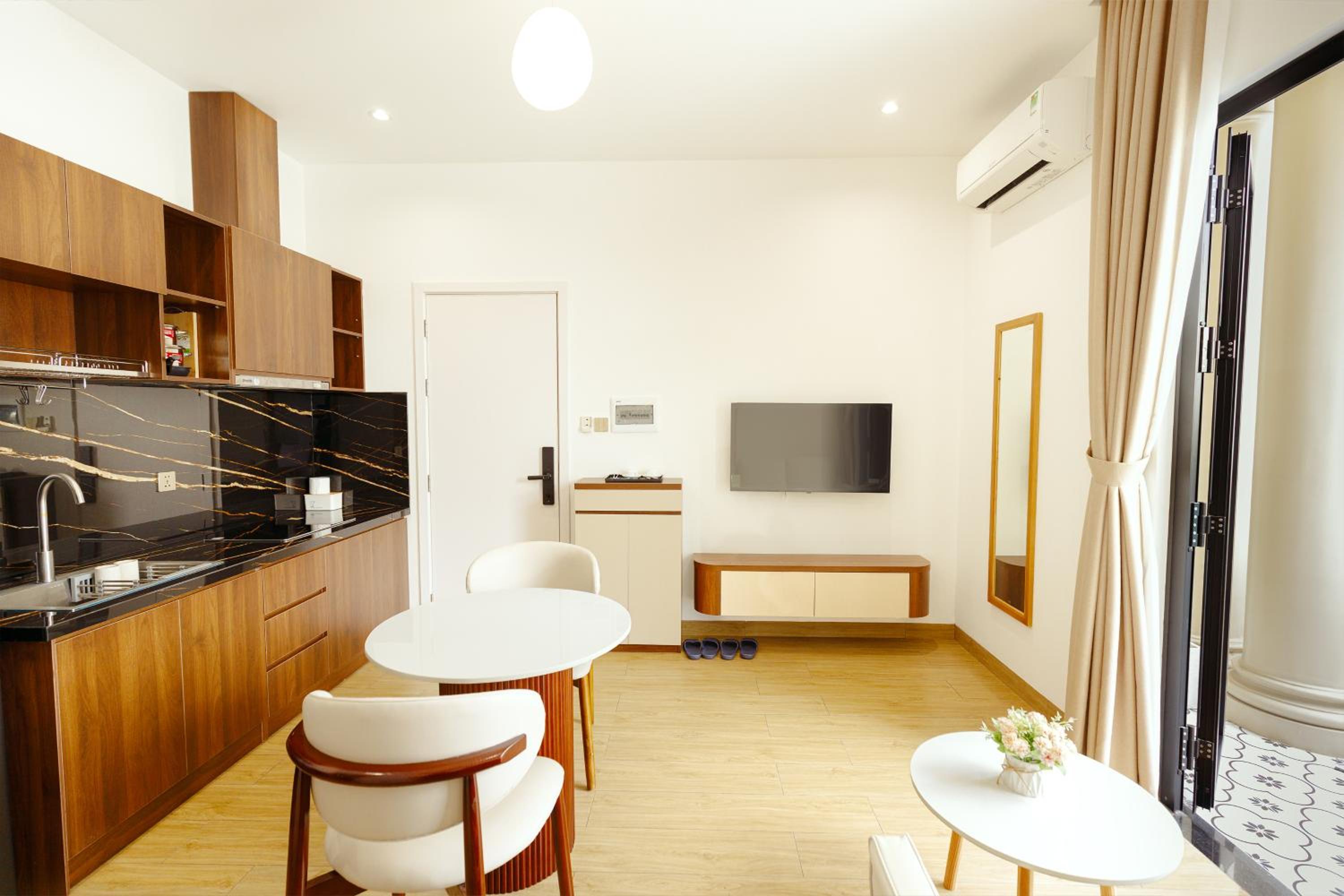 GO VILLA - ApartHotel Thao Dien