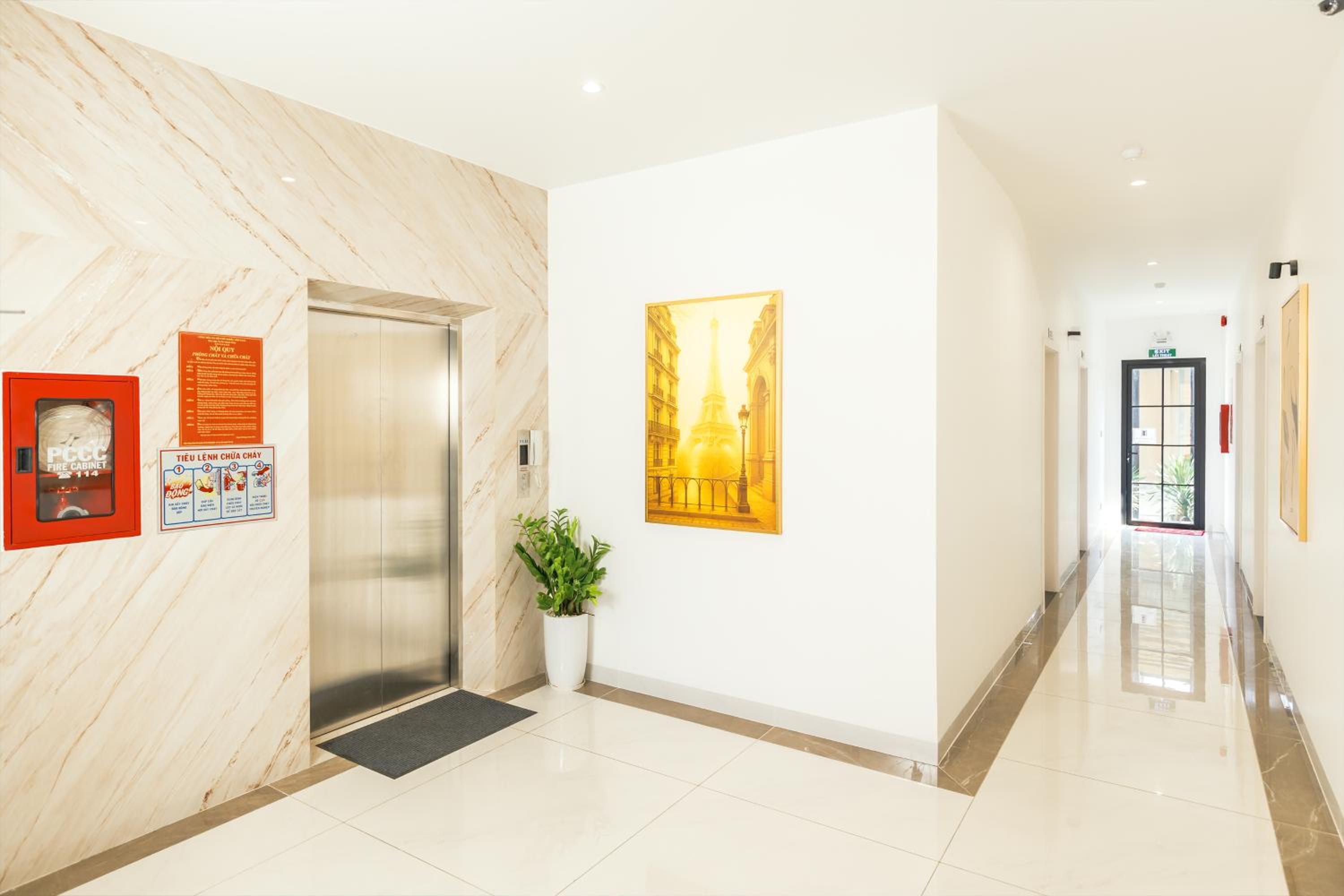 GO VILLA - ApartHotel Thao Dien
