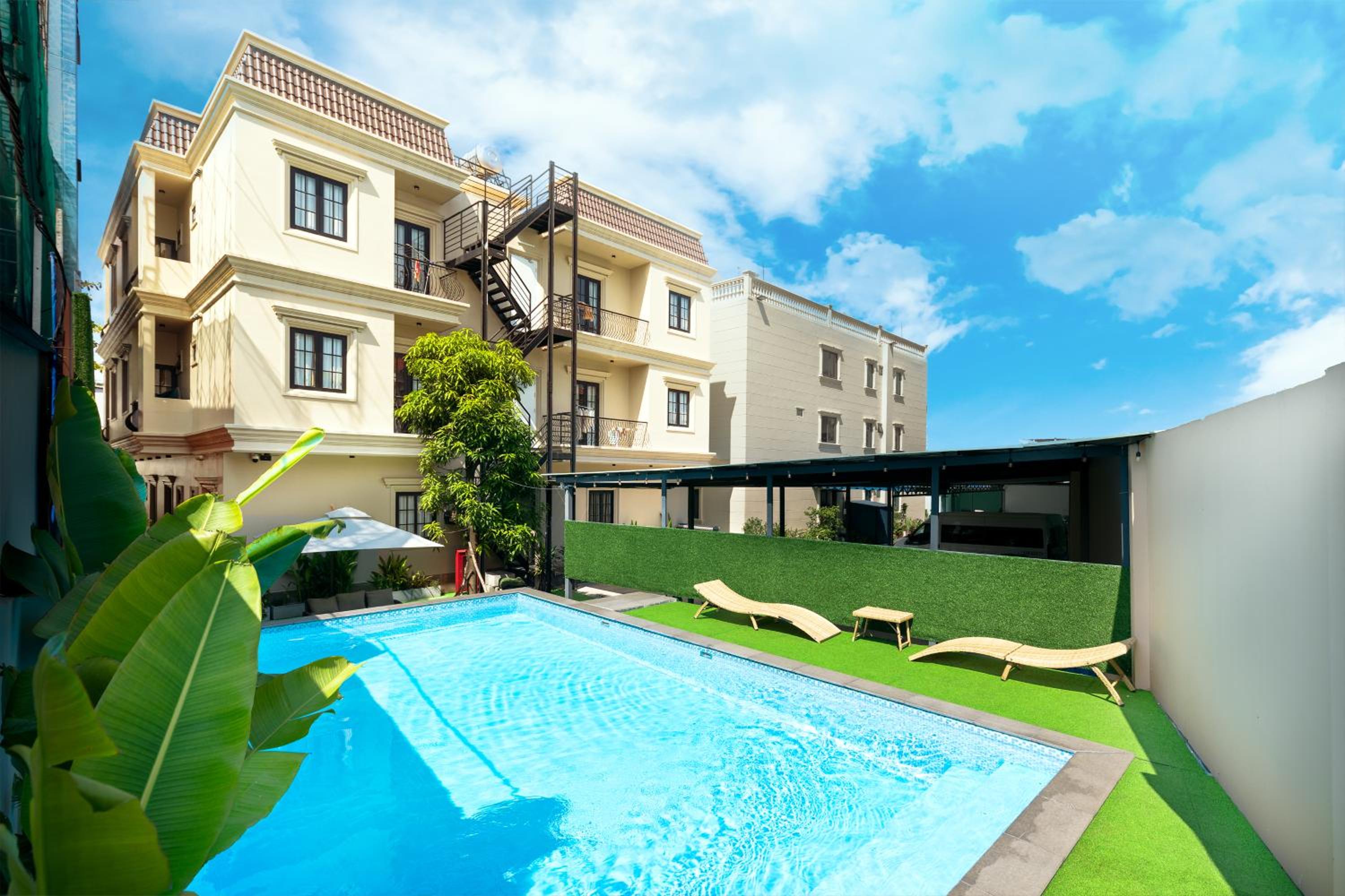 GO VILLA - ApartHotel Thao Dien