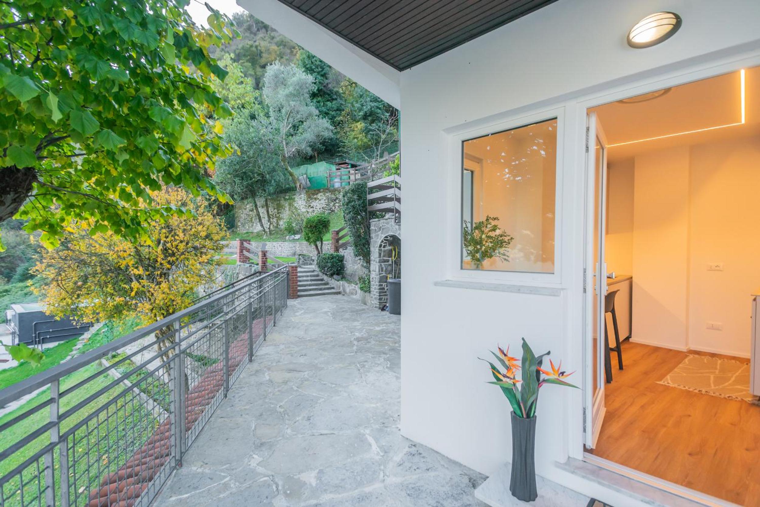Villa Regina Retreat with Pool Lake View