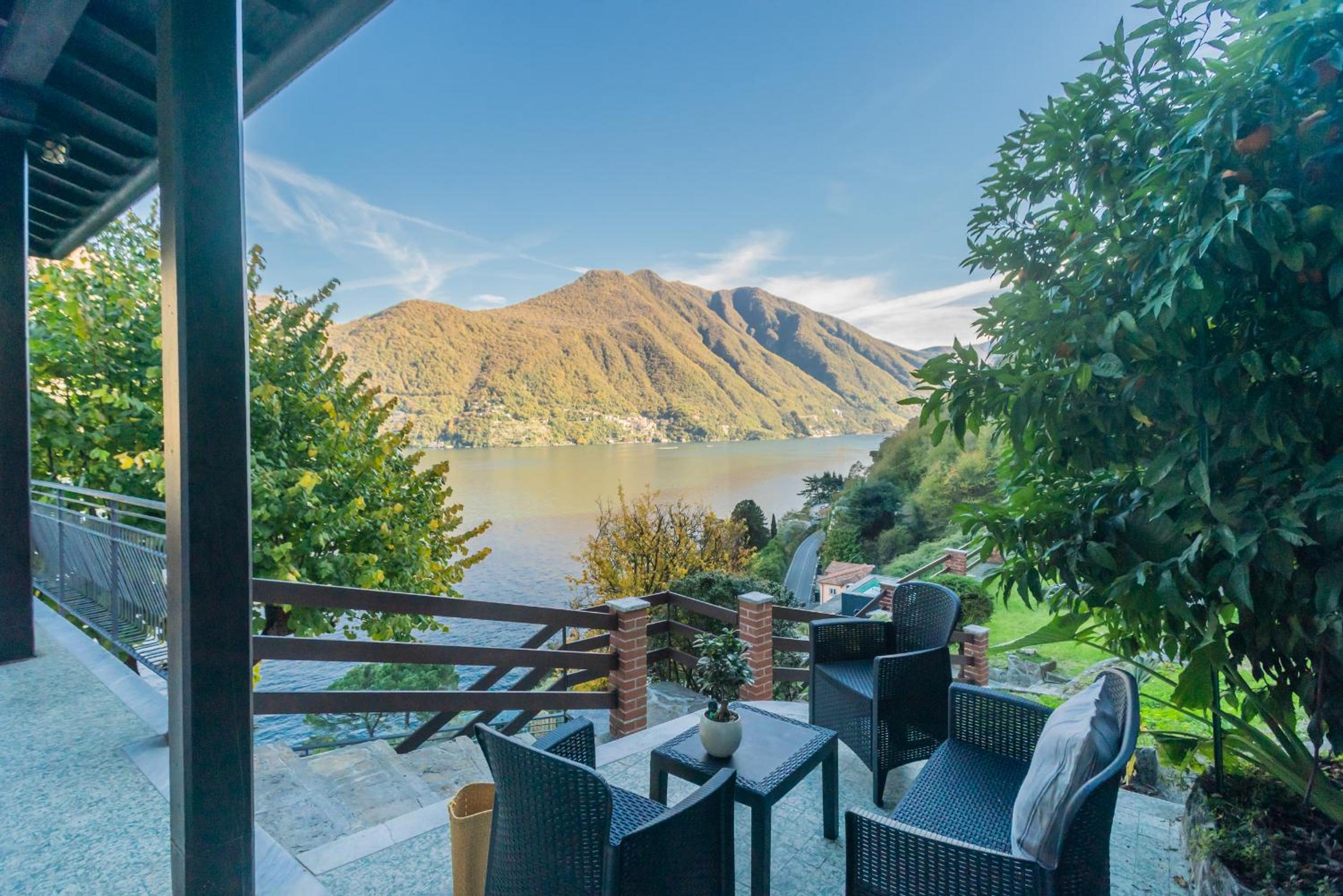 Villa Regina Retreat with Pool Lake View