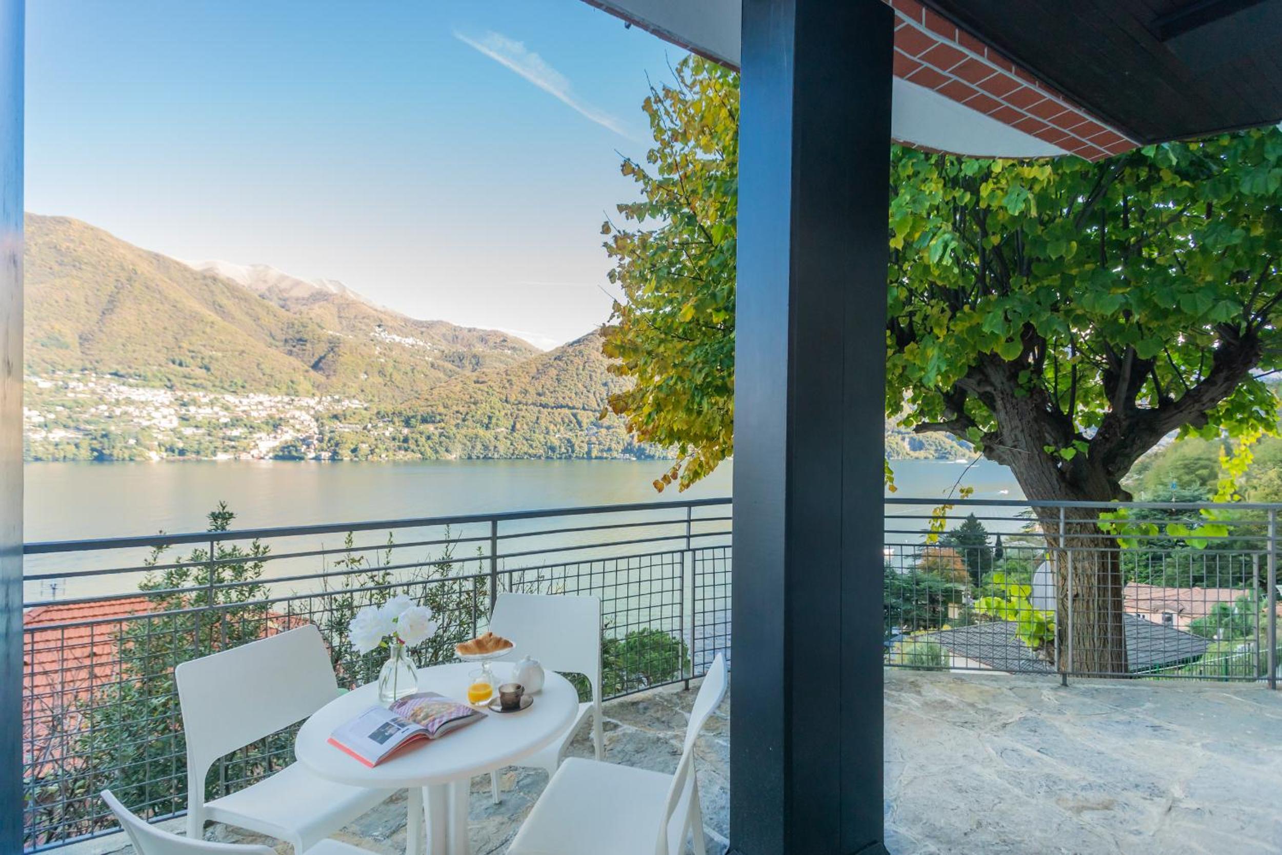 Villa Regina Retreat with Pool Lake View