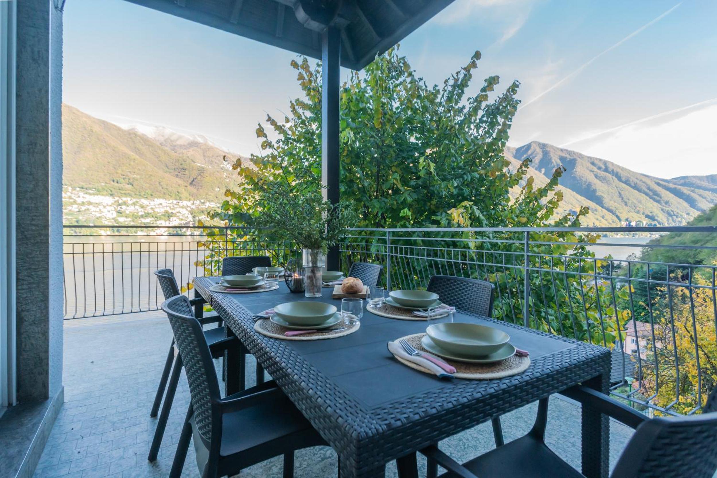Villa Regina Retreat with Pool Lake View