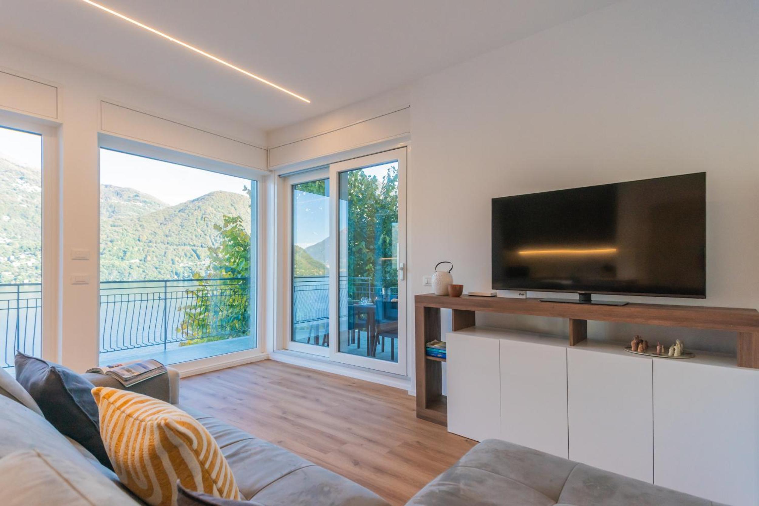 Villa Regina Retreat with Pool Lake View