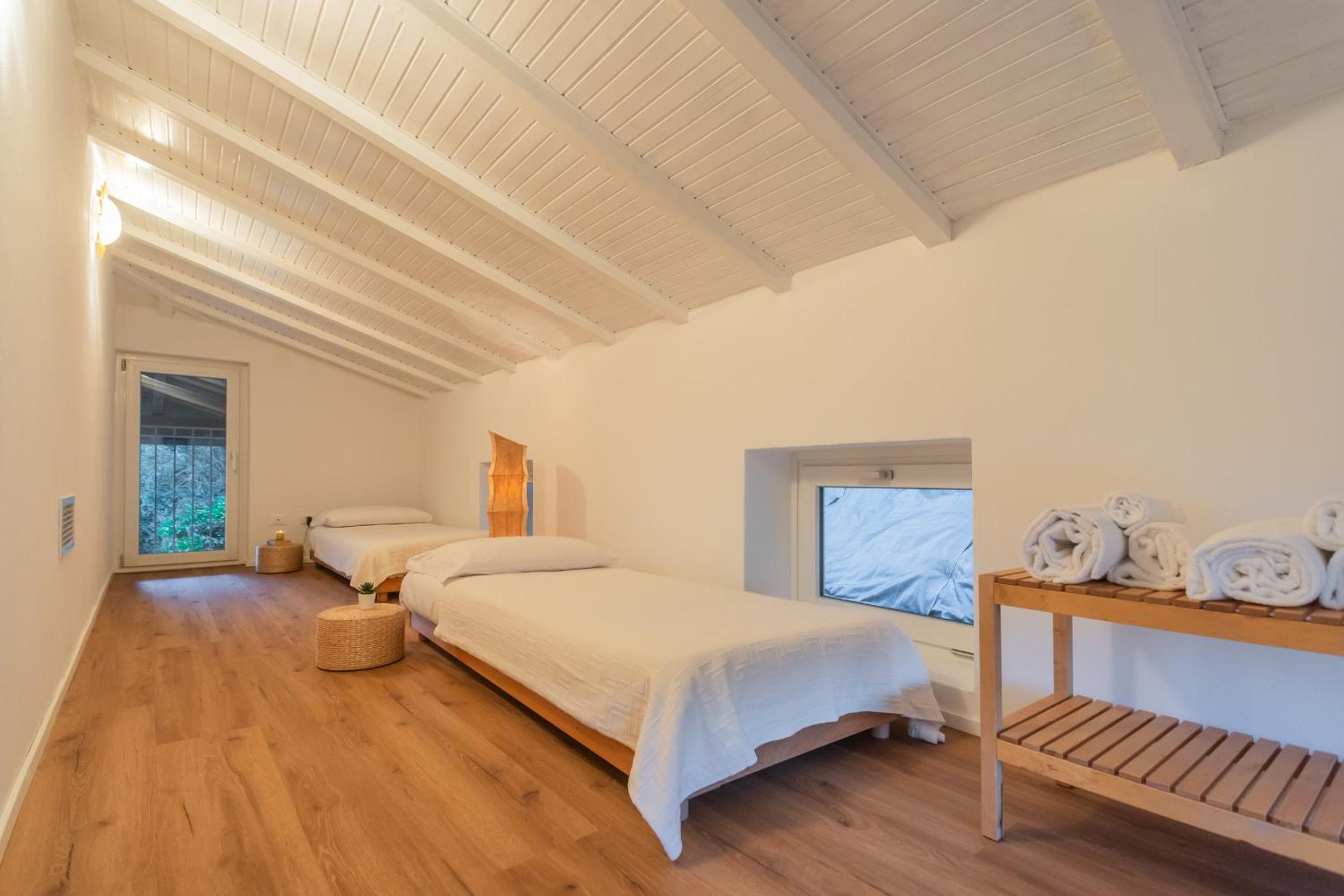 Villa Regina Retreat with Pool Lake View