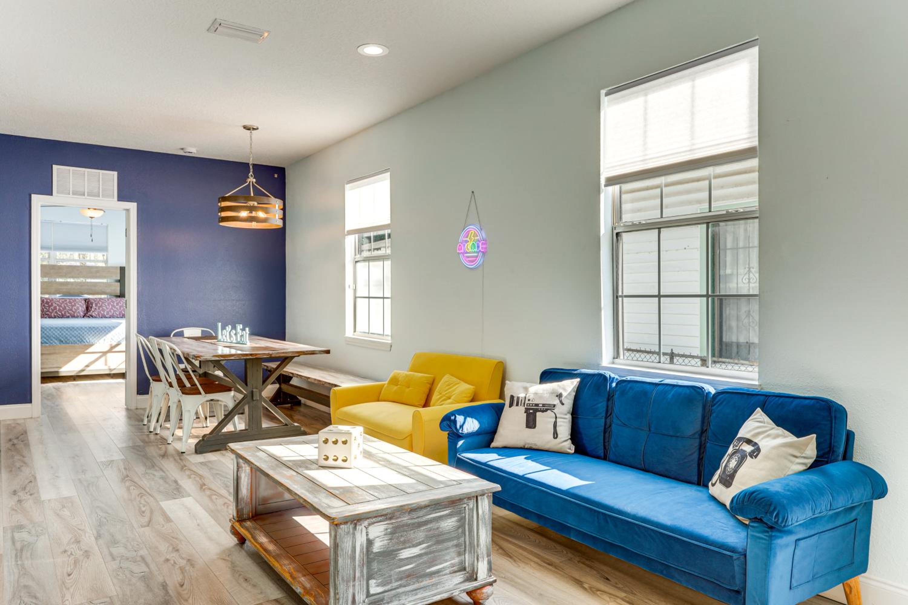2 Mi to Dtwn Jax Game-Ready Retreat with Yard