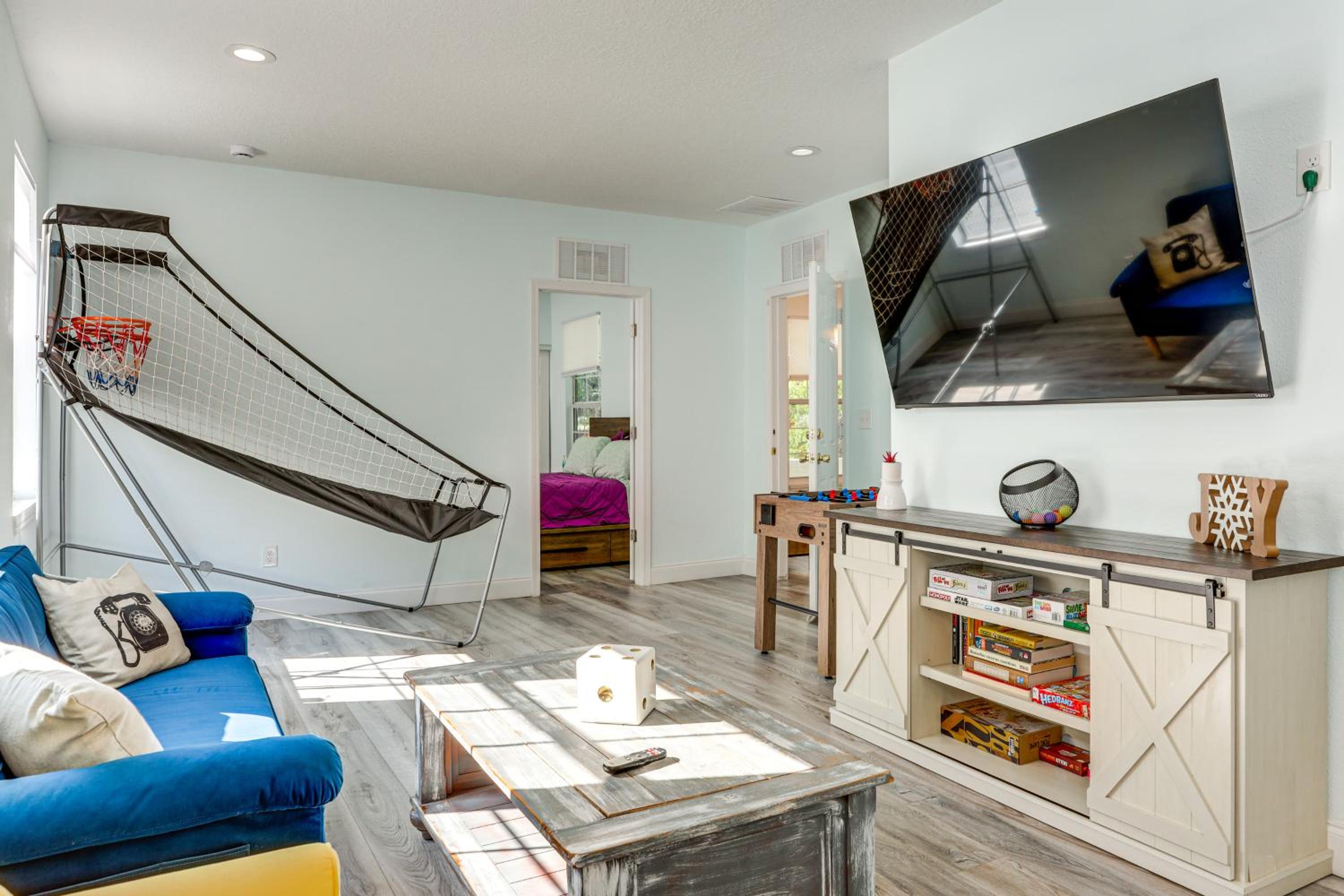 2 Mi to Dtwn Jax Game-Ready Retreat with Yard