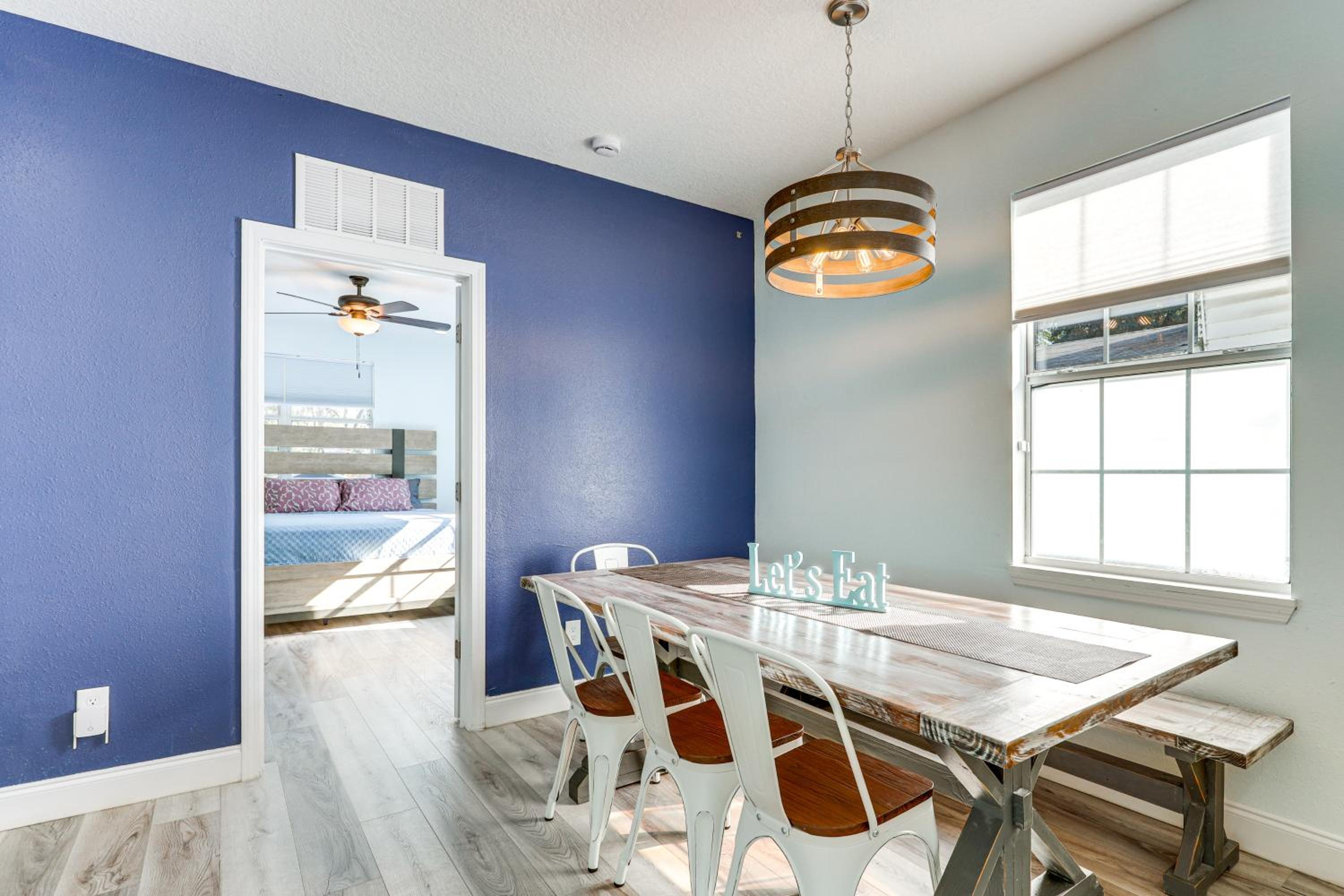 2 Mi to Dtwn Jax Game-Ready Retreat with Yard