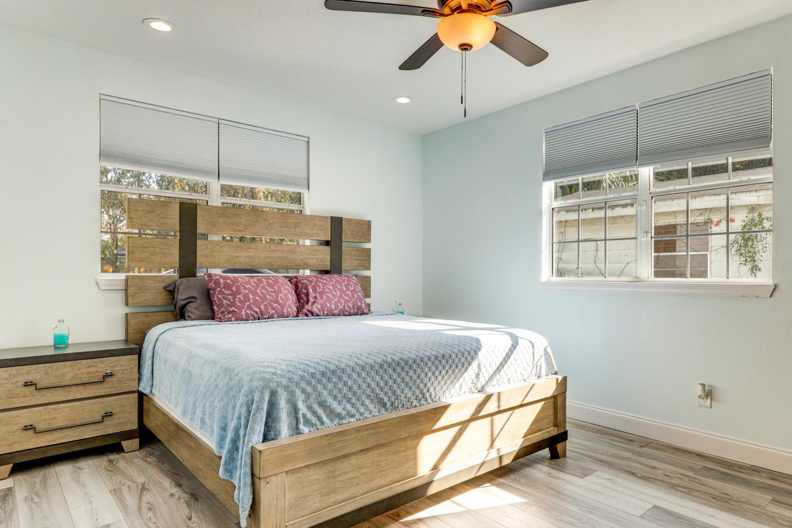 2 Mi to Dtwn Jax Game-Ready Retreat with Yard