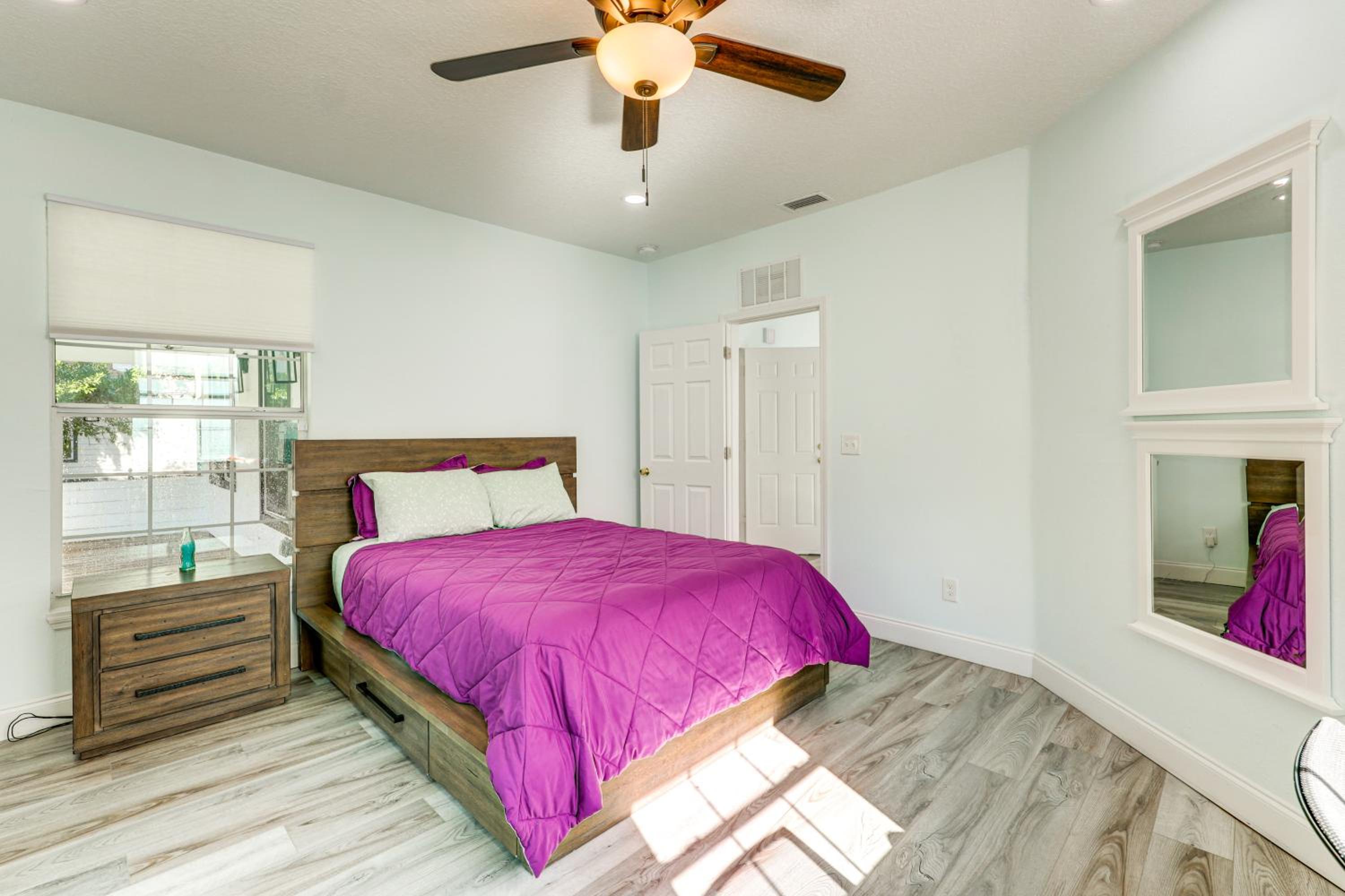 2 Mi to Dtwn Jax Game-Ready Retreat with Yard