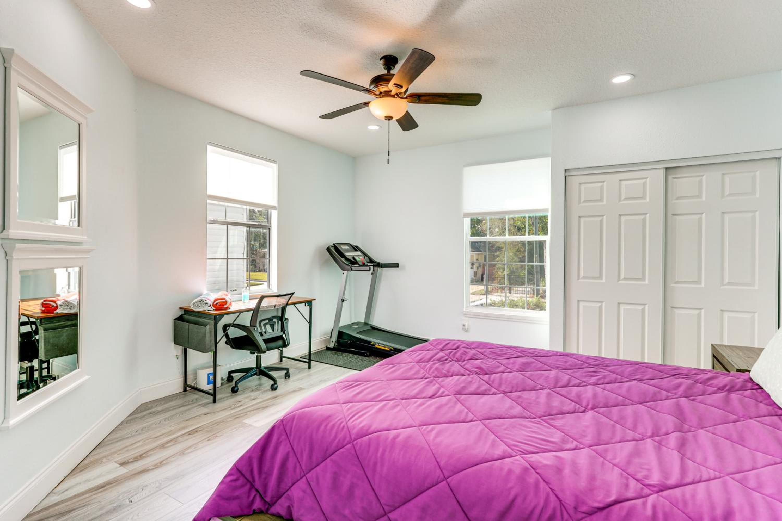 2 Mi to Dtwn Jax Game-Ready Retreat with Yard