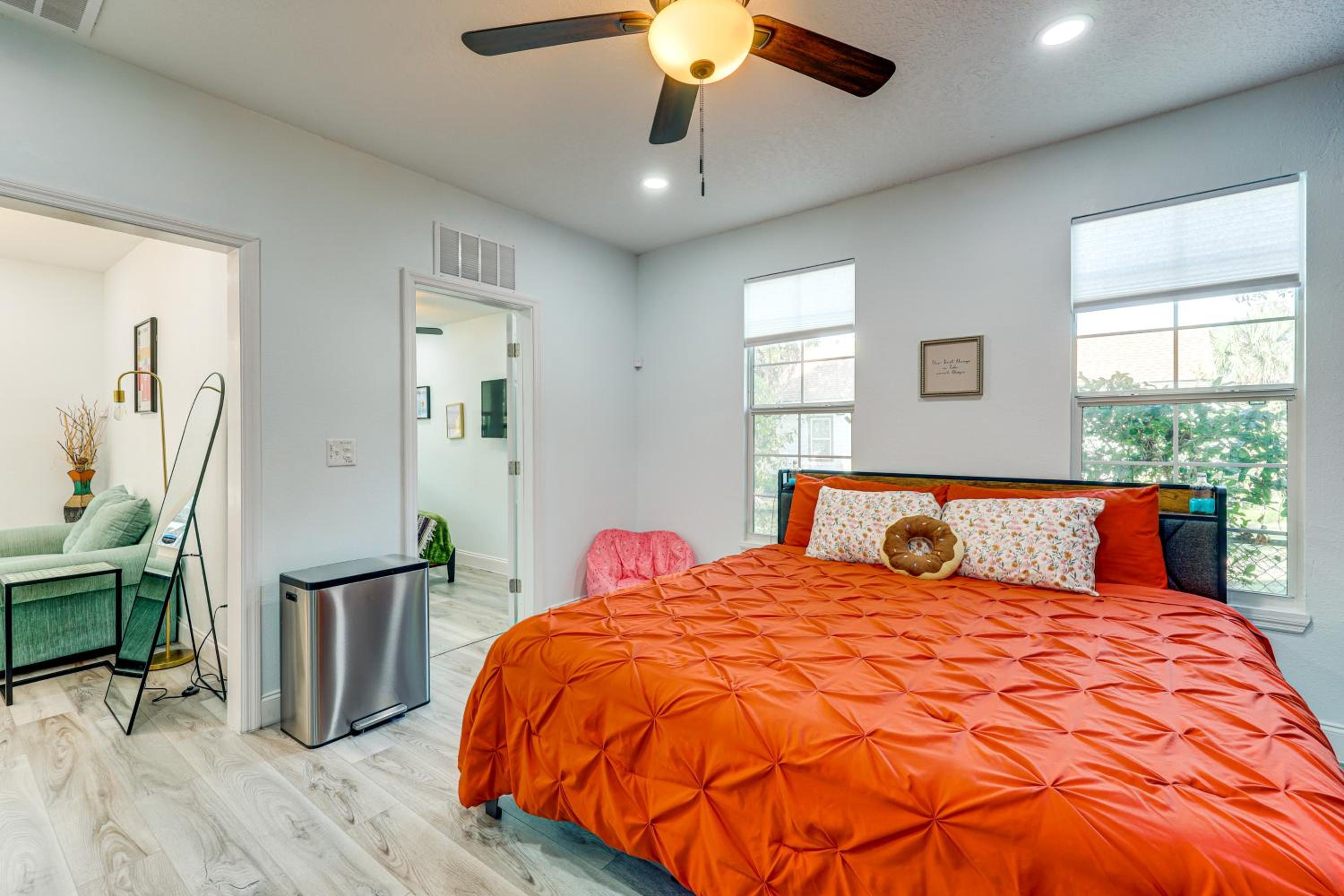 2 Mi to Dtwn Jax Game-Ready Retreat with Yard