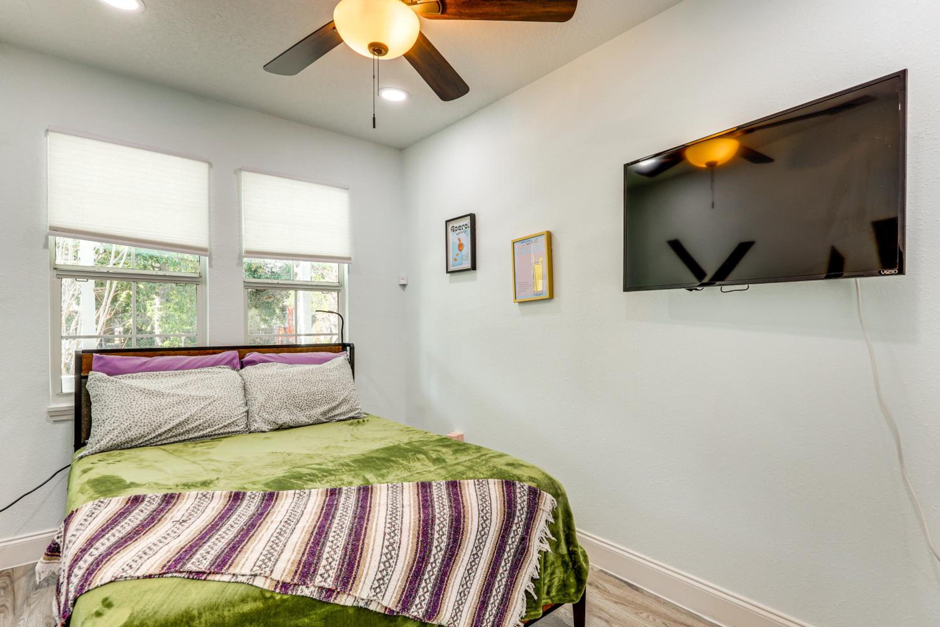 2 Mi to Dtwn Jax Game-Ready Retreat with Yard