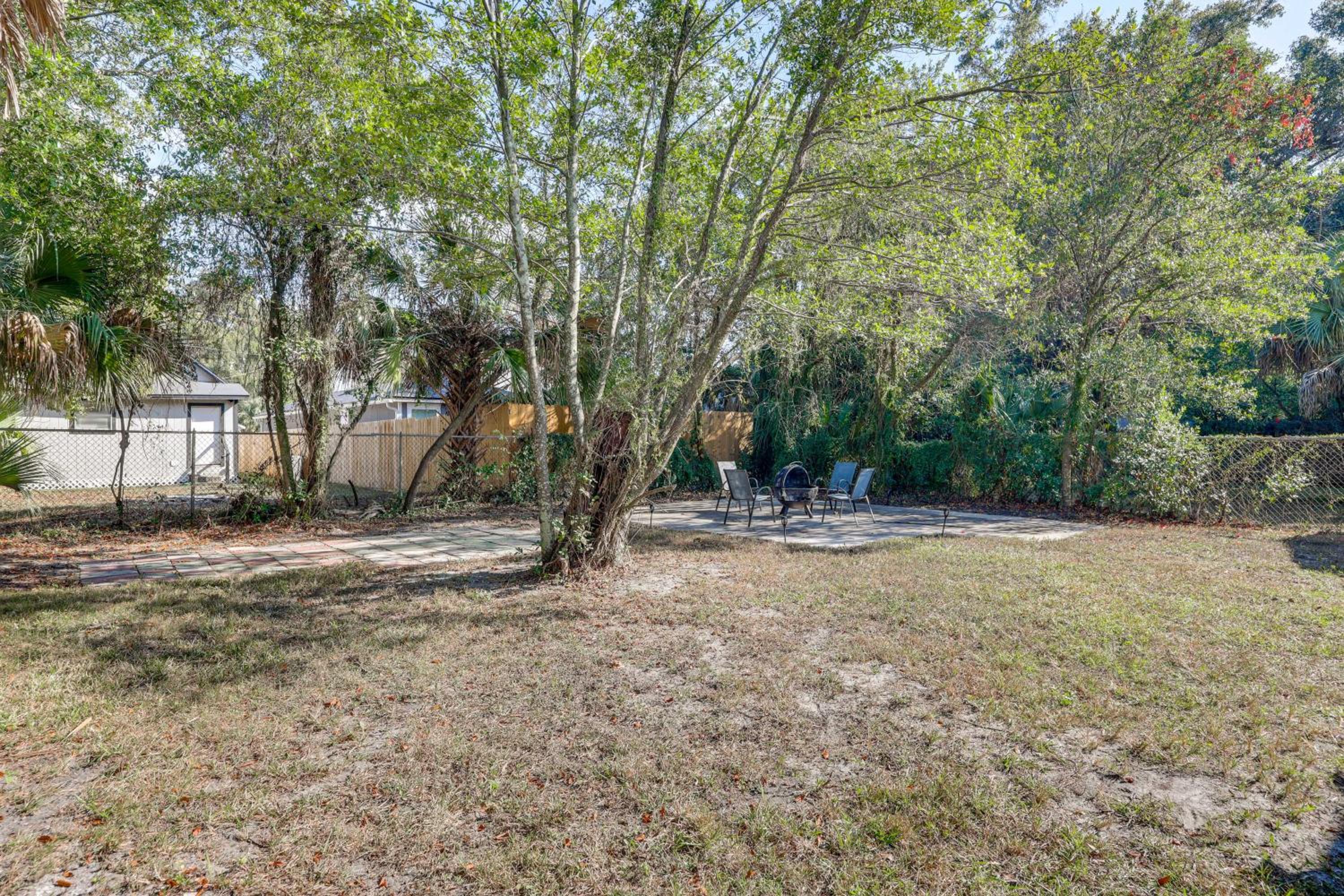 2 Mi to Dtwn Jax Game-Ready Retreat with Yard