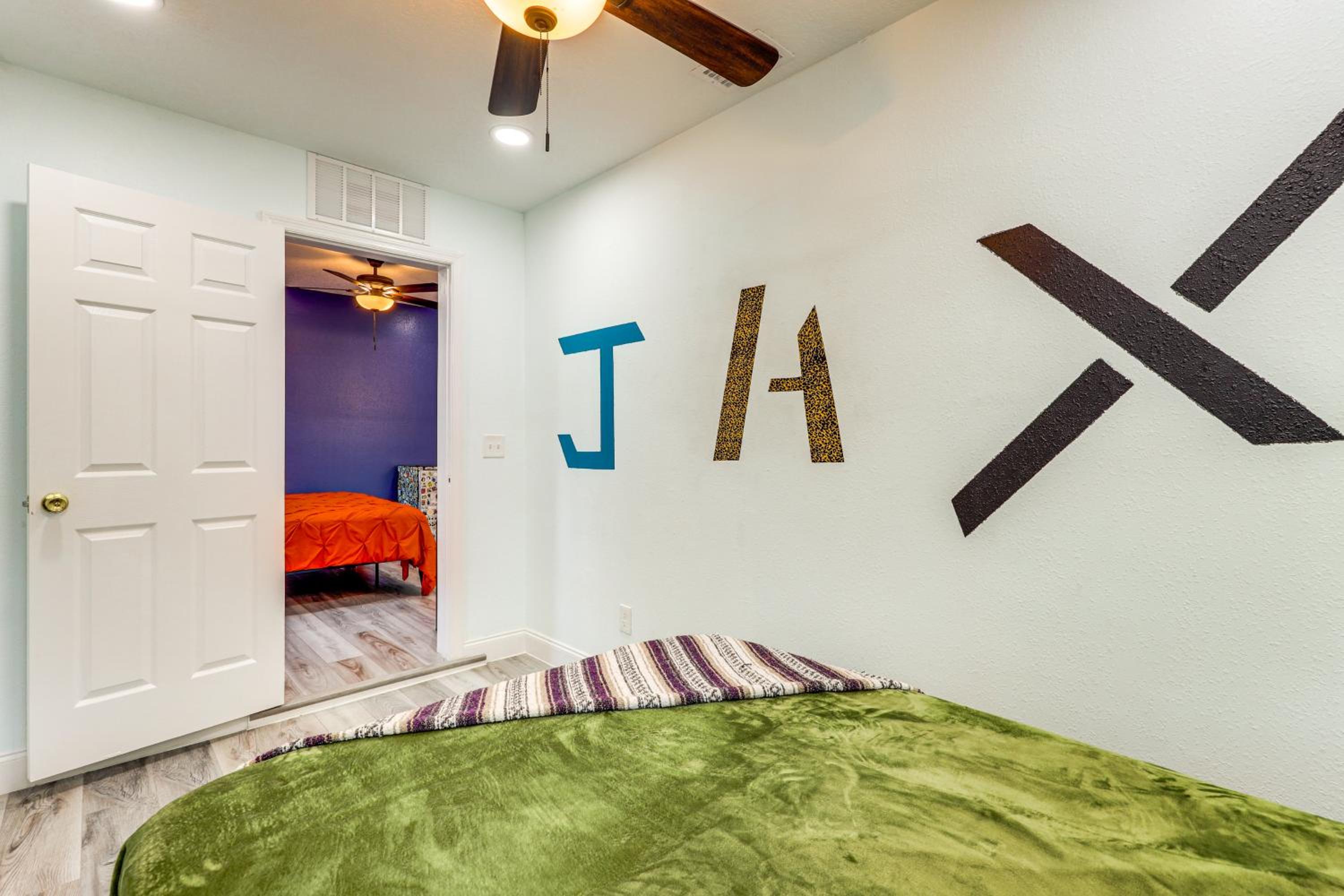 2 Mi to Dtwn Jax Game-Ready Retreat with Yard