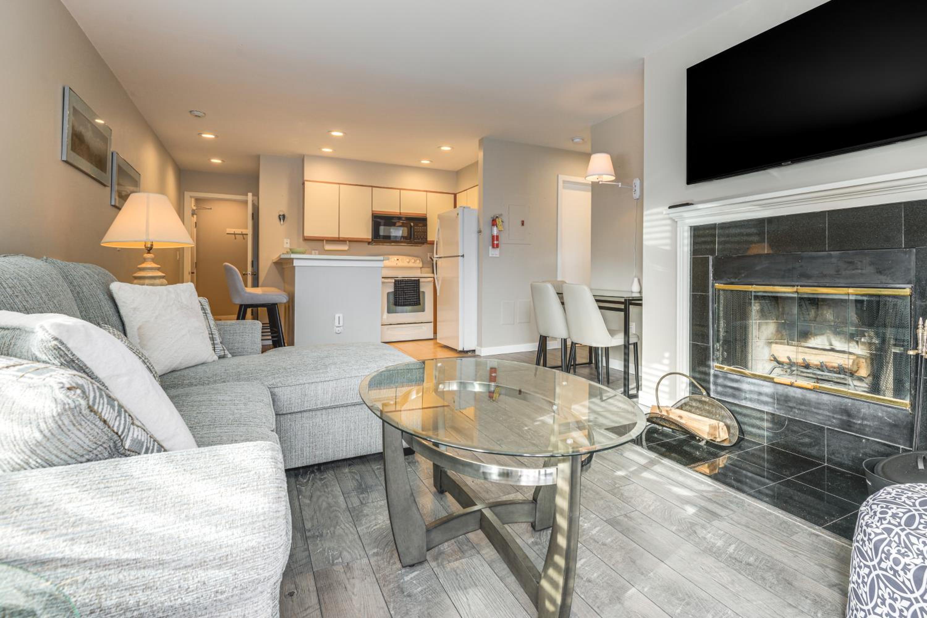 Walk to Mt Snow Ski Shuttle! Condo with Resort Perks